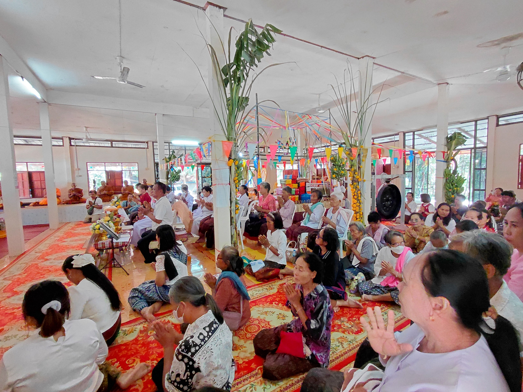 ภาพร่วมพิธีกรรมวัดป่าสันติธรรม