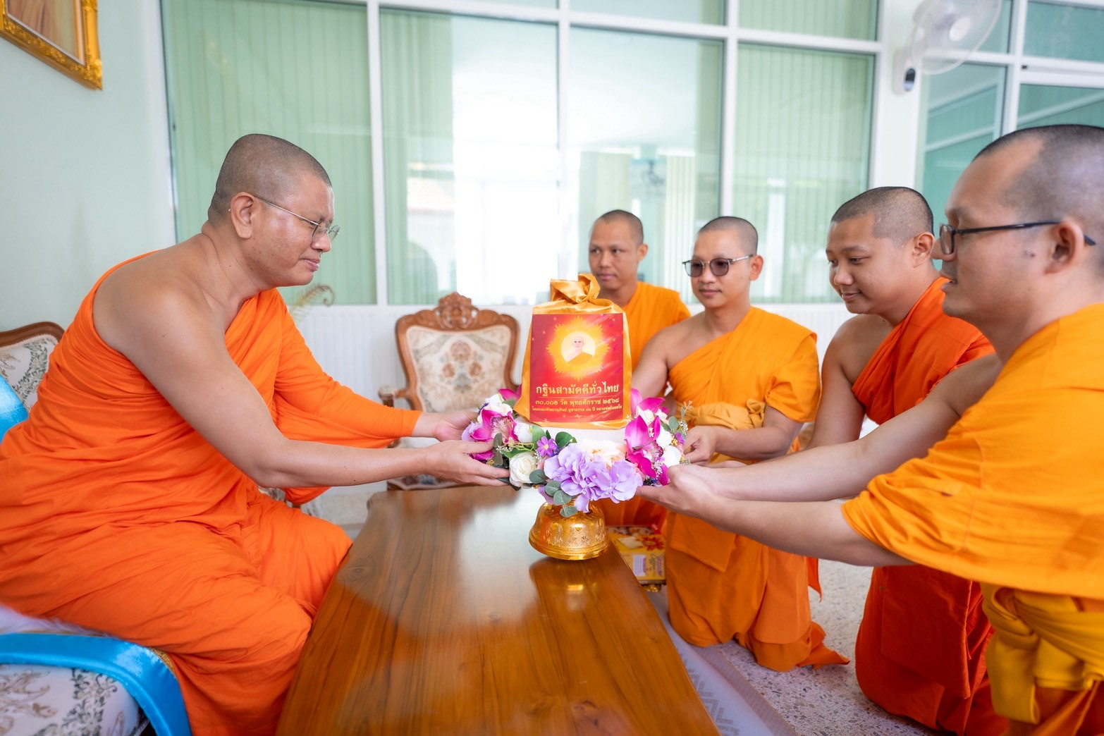 ภาพการถวายปัจจัยวัดประชานิมิต