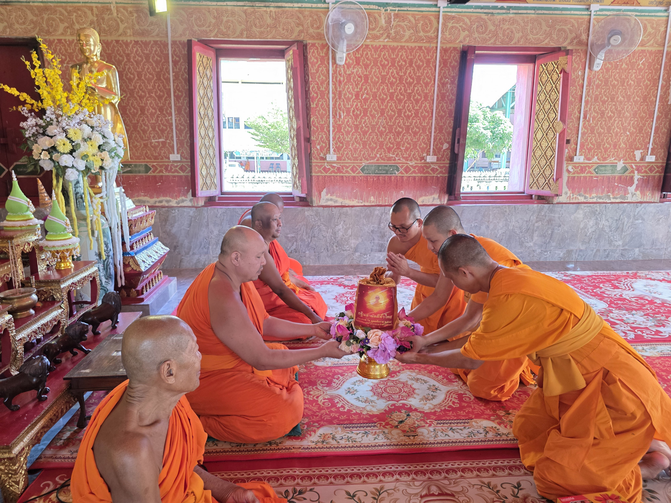 ภาพการถวายปัจจัยวัดไพรสณฑ์ศักดาราม