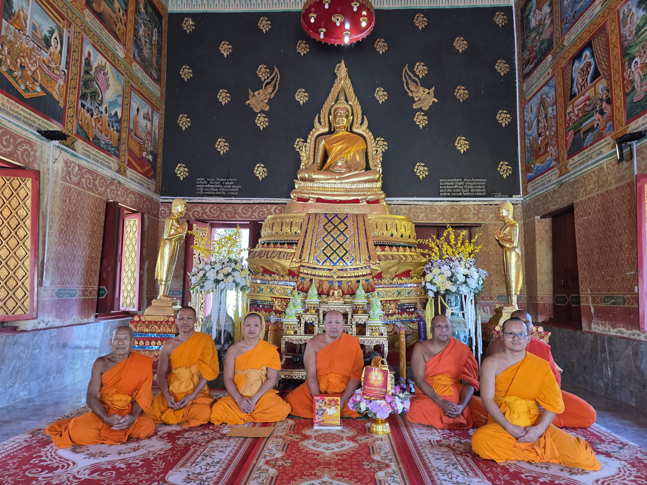 ภาพหมู่ถือพานถวายปัจจัยวัดไพรสณฑ์ศักดาราม