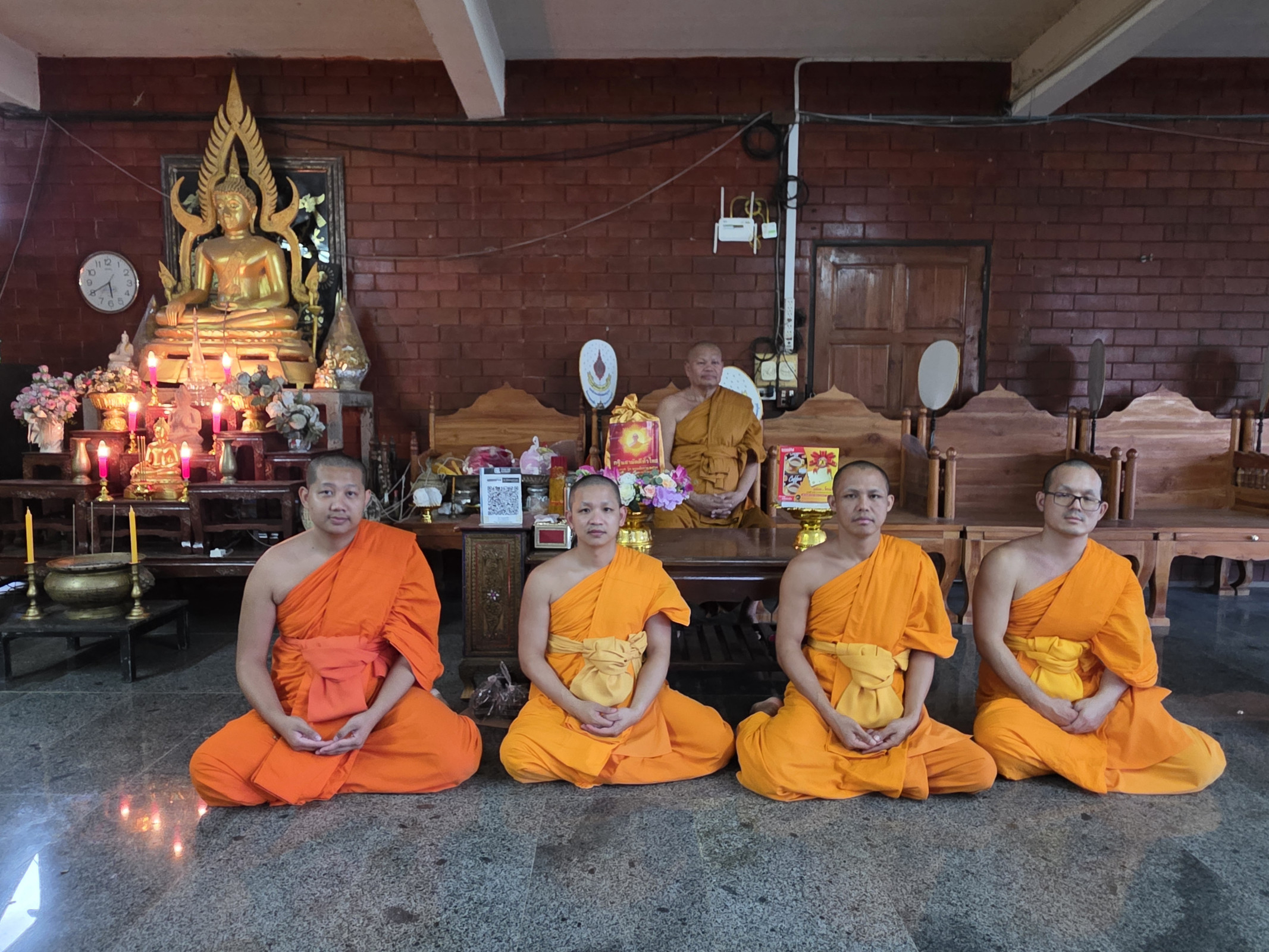 ภาพร่วมขบวนกฐินวัดดงมูลเหล็ก