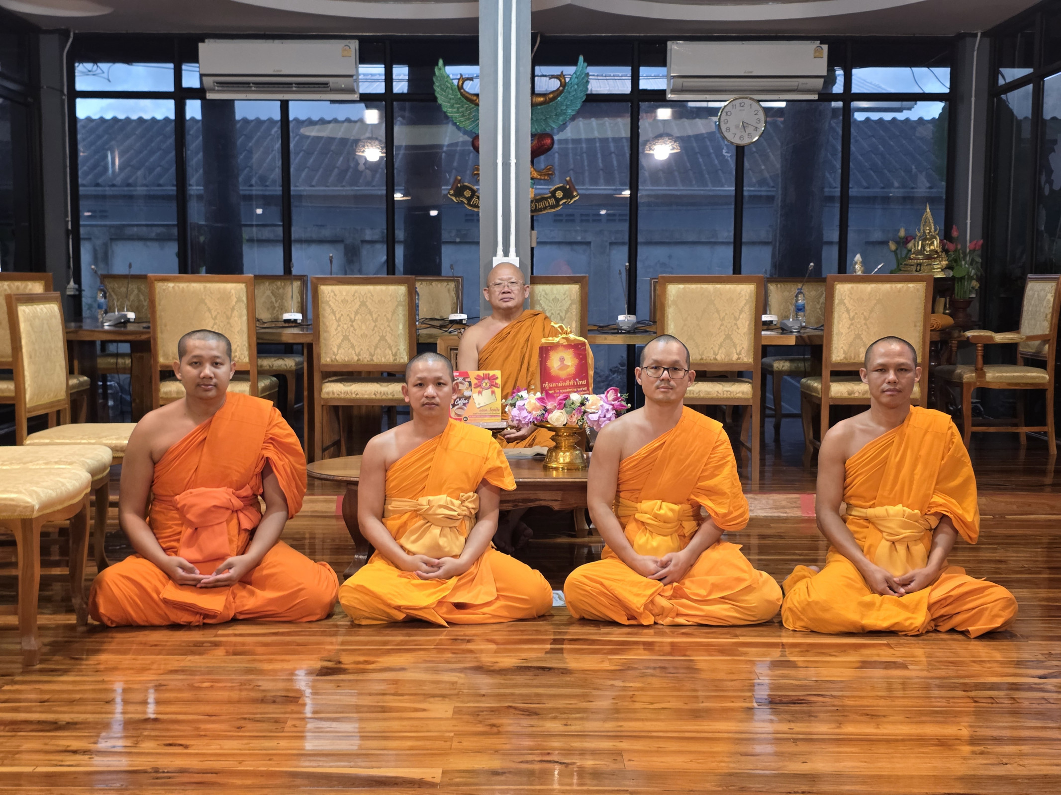 ภาพร่วมขบวนกฐินวัดเพชรวราราม