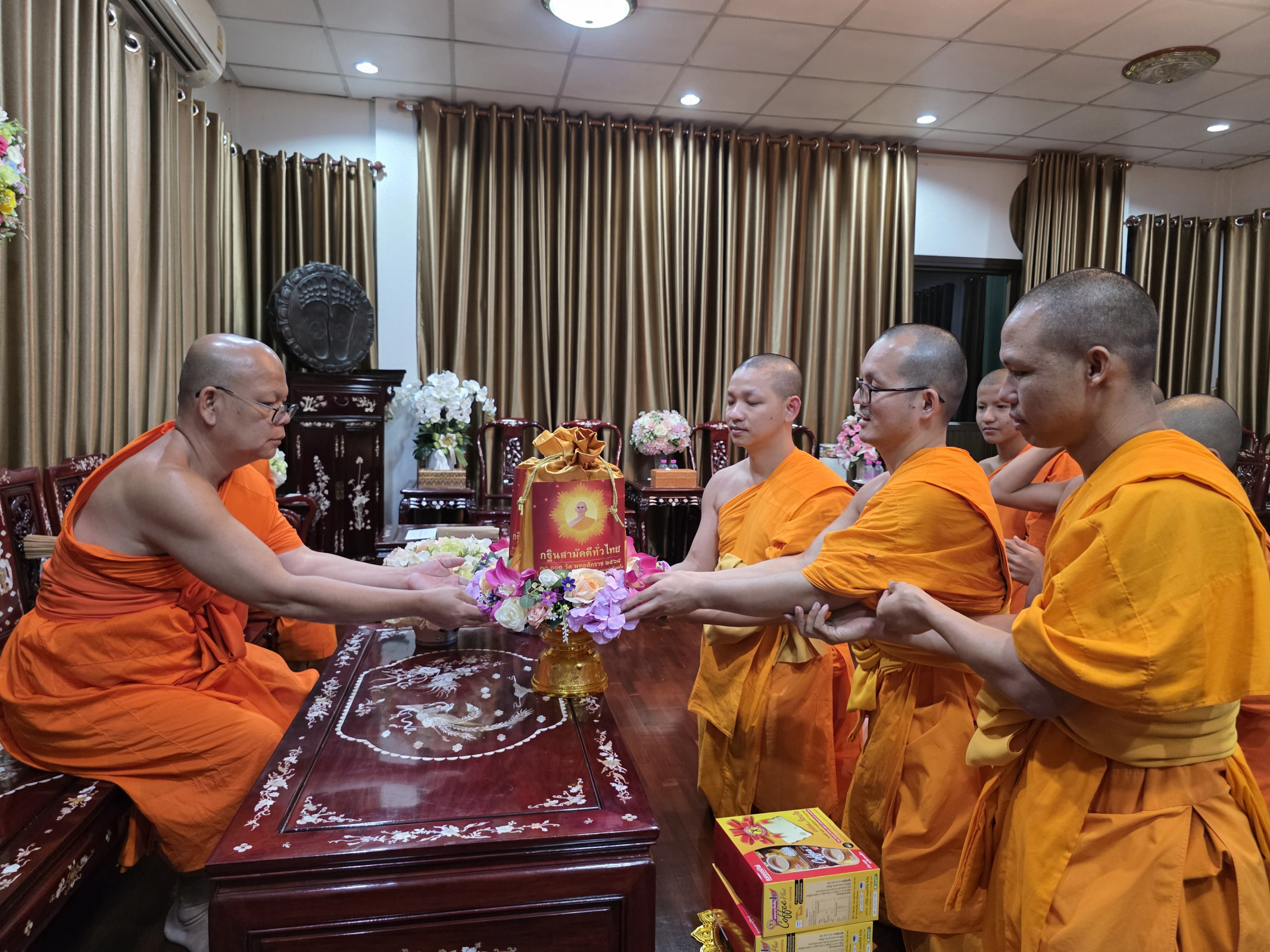 ภาพร่วมพิธีกรรมมหาวิทยาลัยมหาจุฬาลงกรณราชวิทยาลัย  วิทยาเขตเพชรบูรณ์