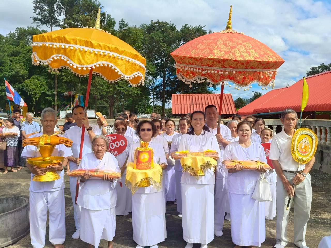 ภาพร่วมพิธีกรรมที่พักสงฆ์เนินดินแดง
