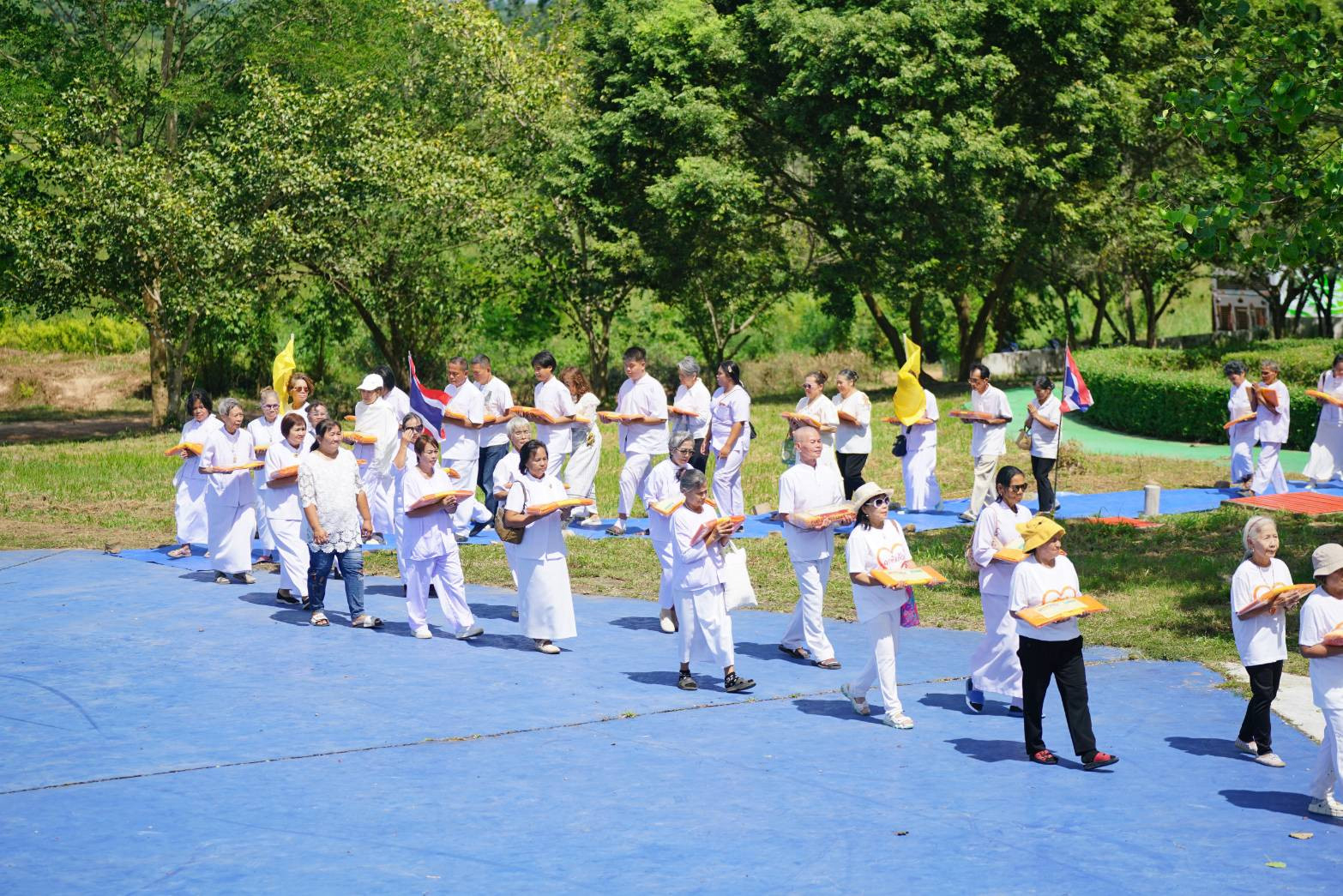 ภาพร่วมพิธีกรรมศูนย์ปฏิบัติธรรม พุทธอุทยานแก้วบูรพา