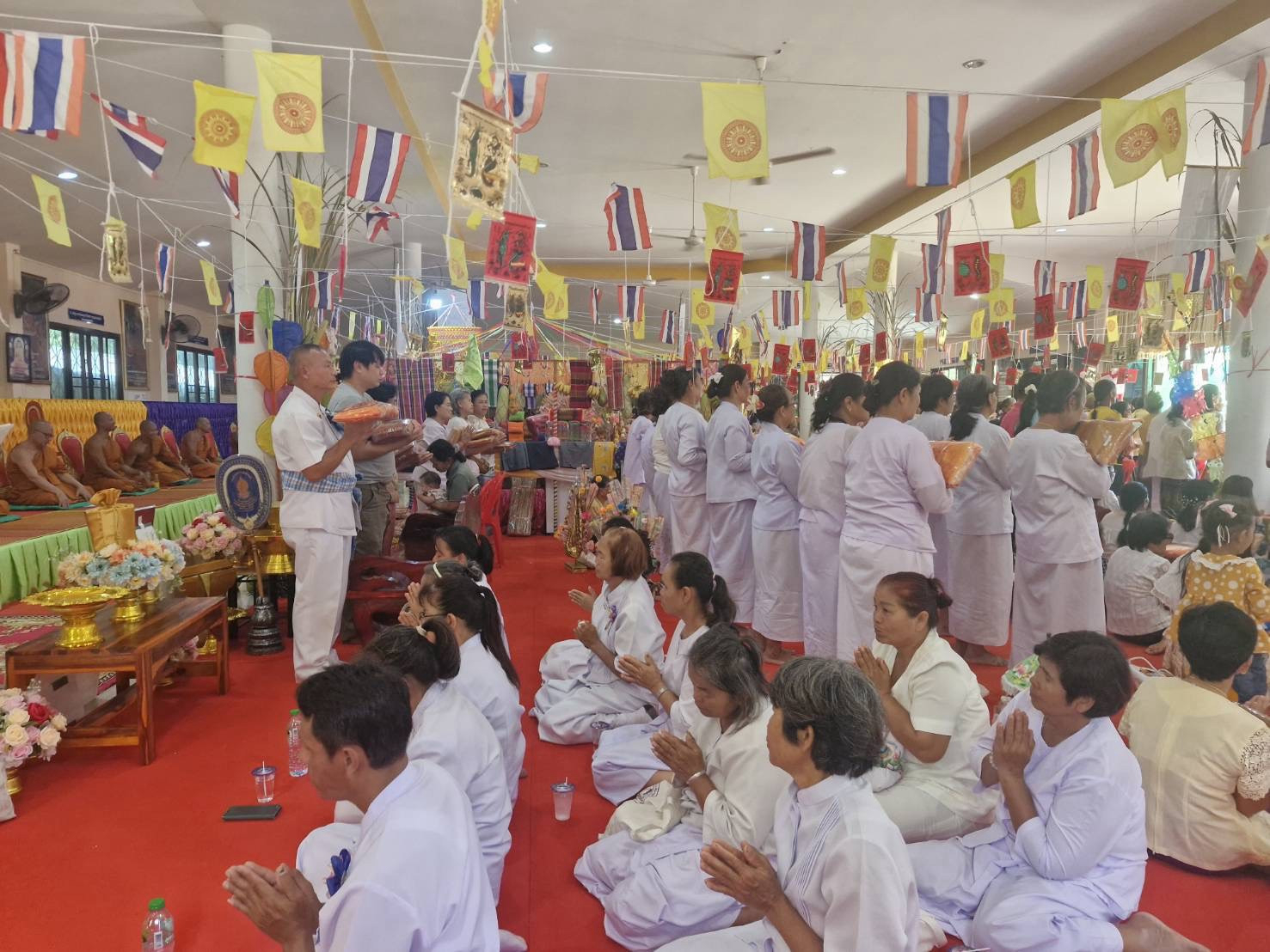 ภาพร่วมพิธีกรรมวัดเขาหวดพนารักษ์