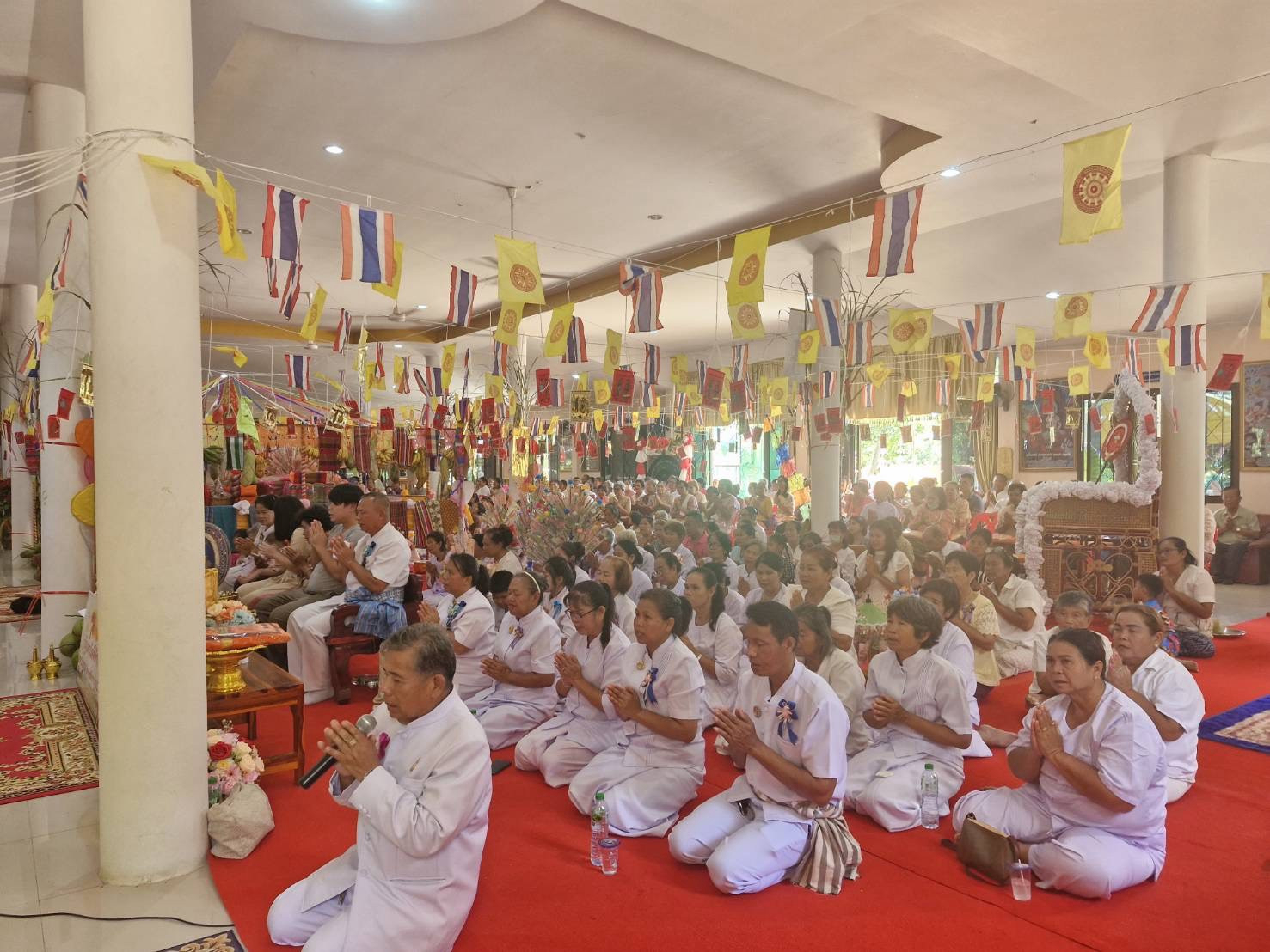 ภาพร่วมพิธีกรรมวัดเขาหวดพนารักษ์