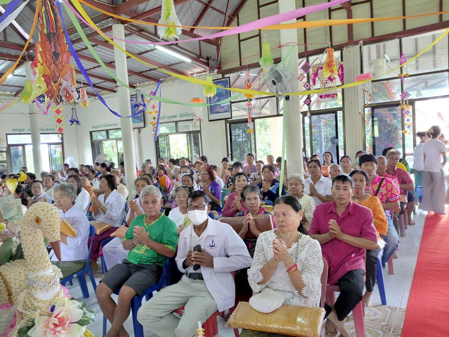 ภาพร่วมพิธีกรรมที่พักสงฆ์บ้านห้วยหมากแดง