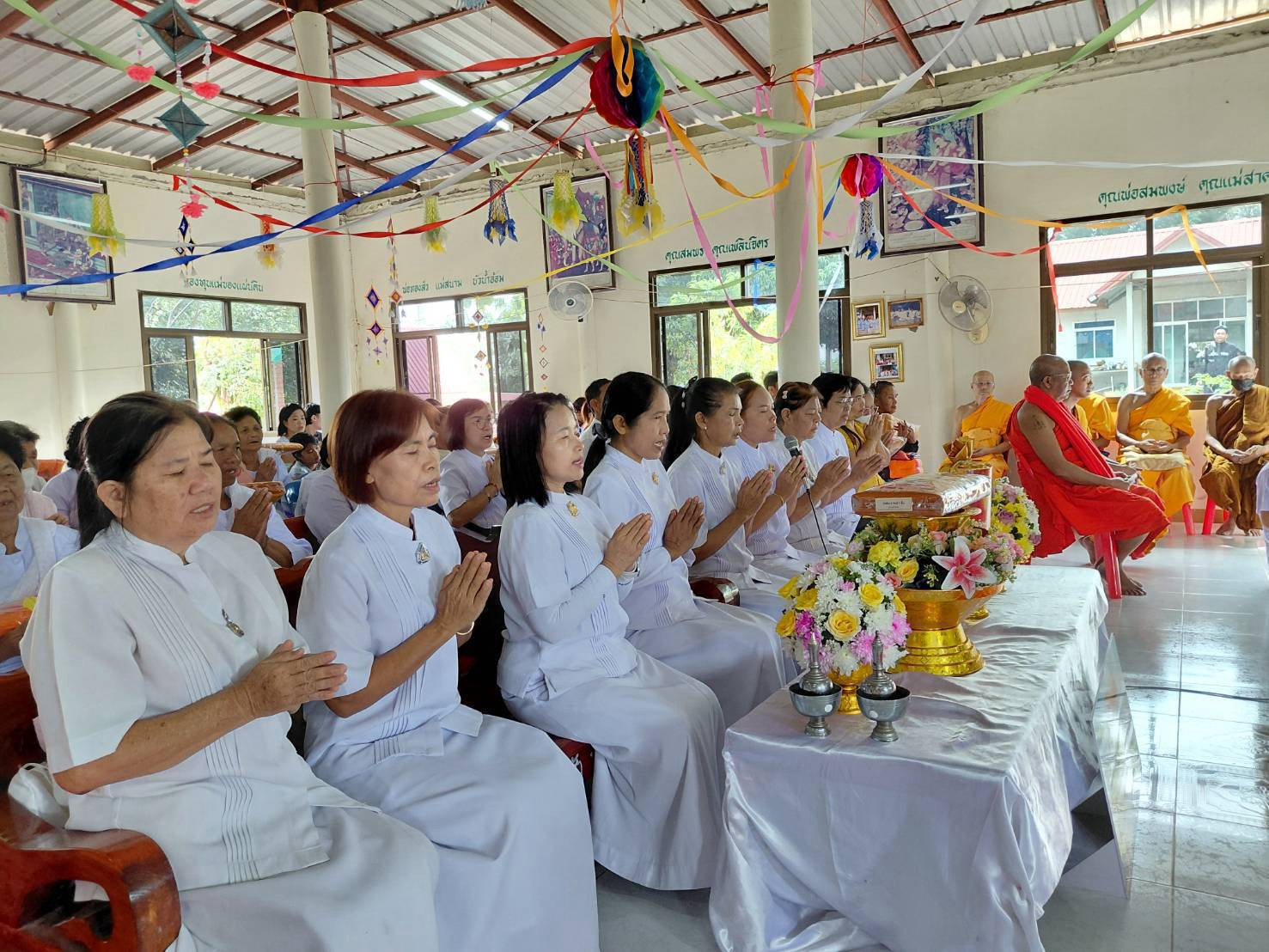 ภาพร่วมพิธีกรรมที่พักสงฆ์บ้านห้วยหมากแดง