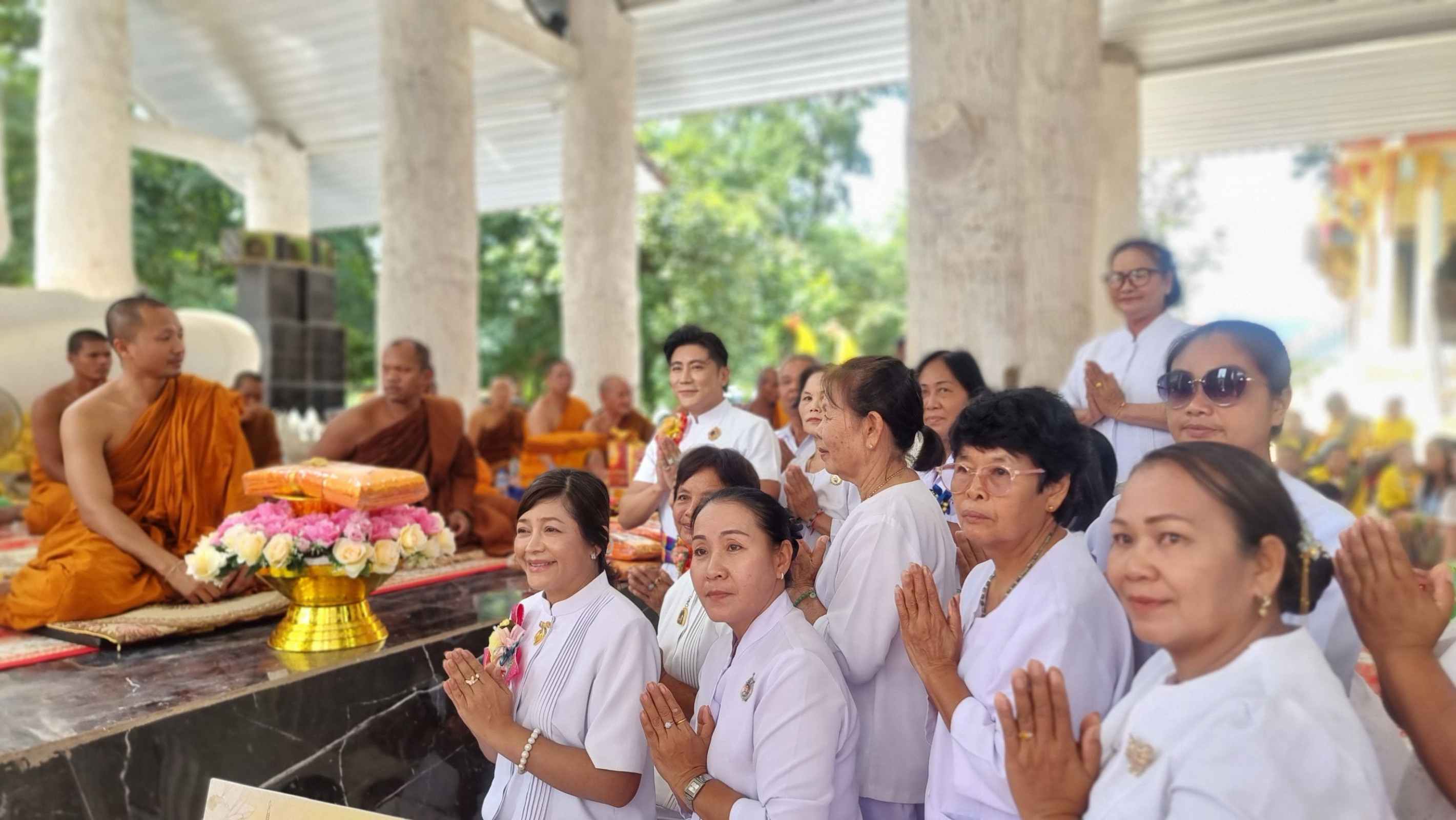 ภาพการถวายปัจจัยวัดป่าเทพธรรมิการาม