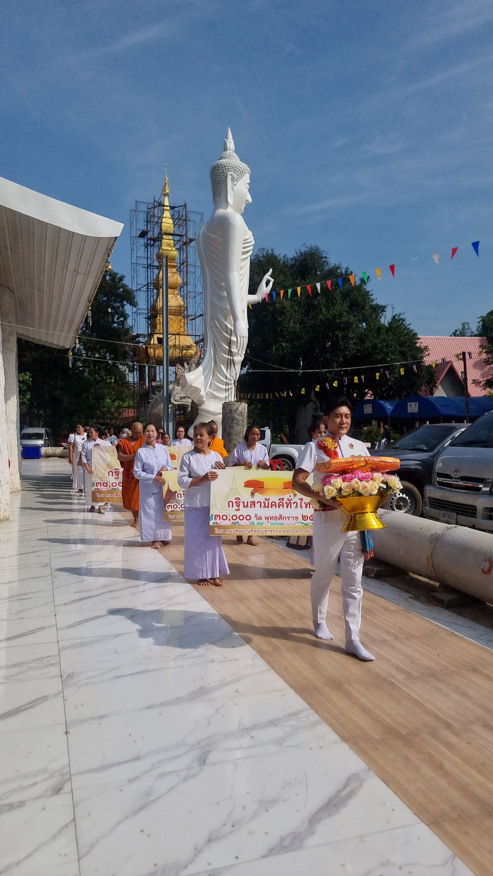 ภาพร่วมขบวนกฐินวัดป่าเทพธรรมิการาม