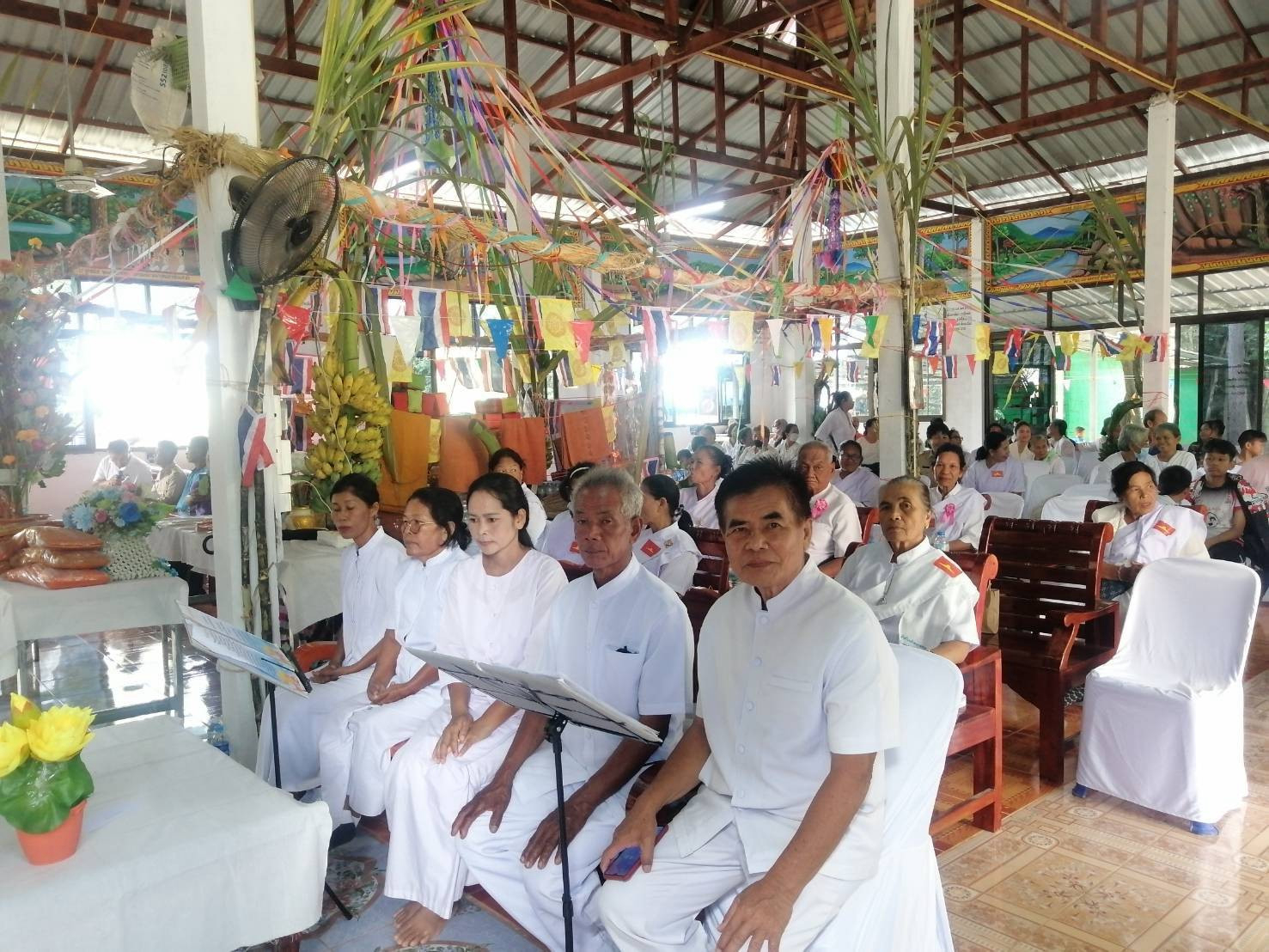 ภาพร่วมพิธีกรรมที่พักสงฆ์บ้านหนองผะองค์น้อย