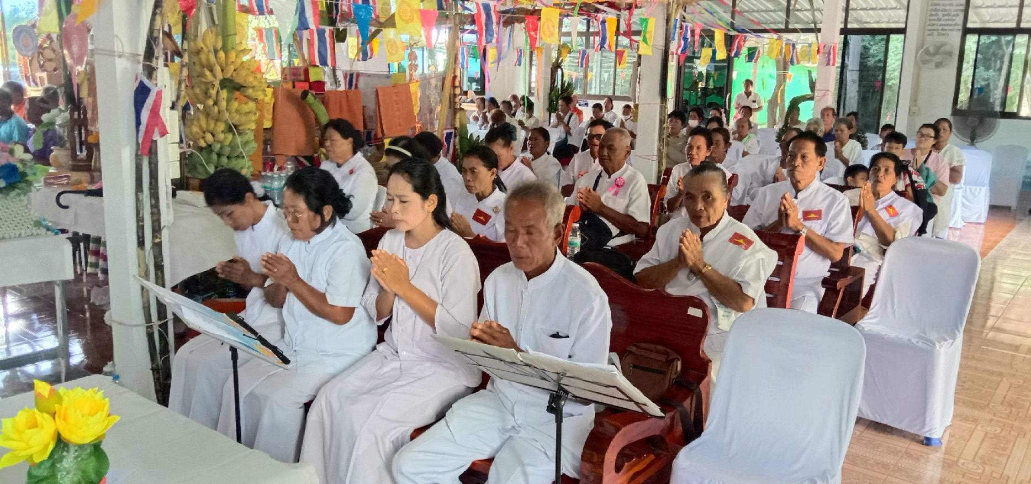 ภาพร่วมพิธีกรรมที่พักสงฆ์บ้านหนองผะองค์น้อย