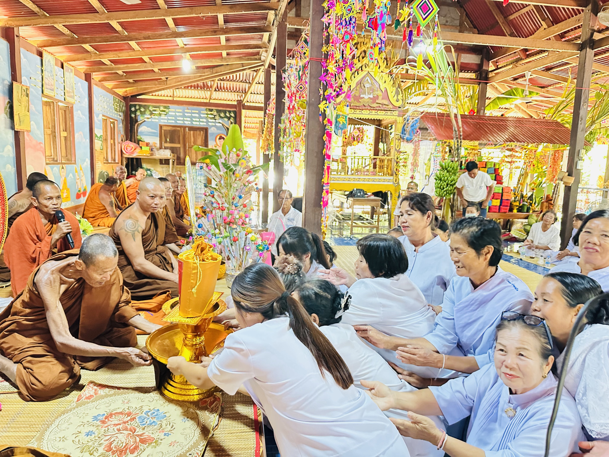 ภาพร่วมพิธีกรรมวัดป่านาทม