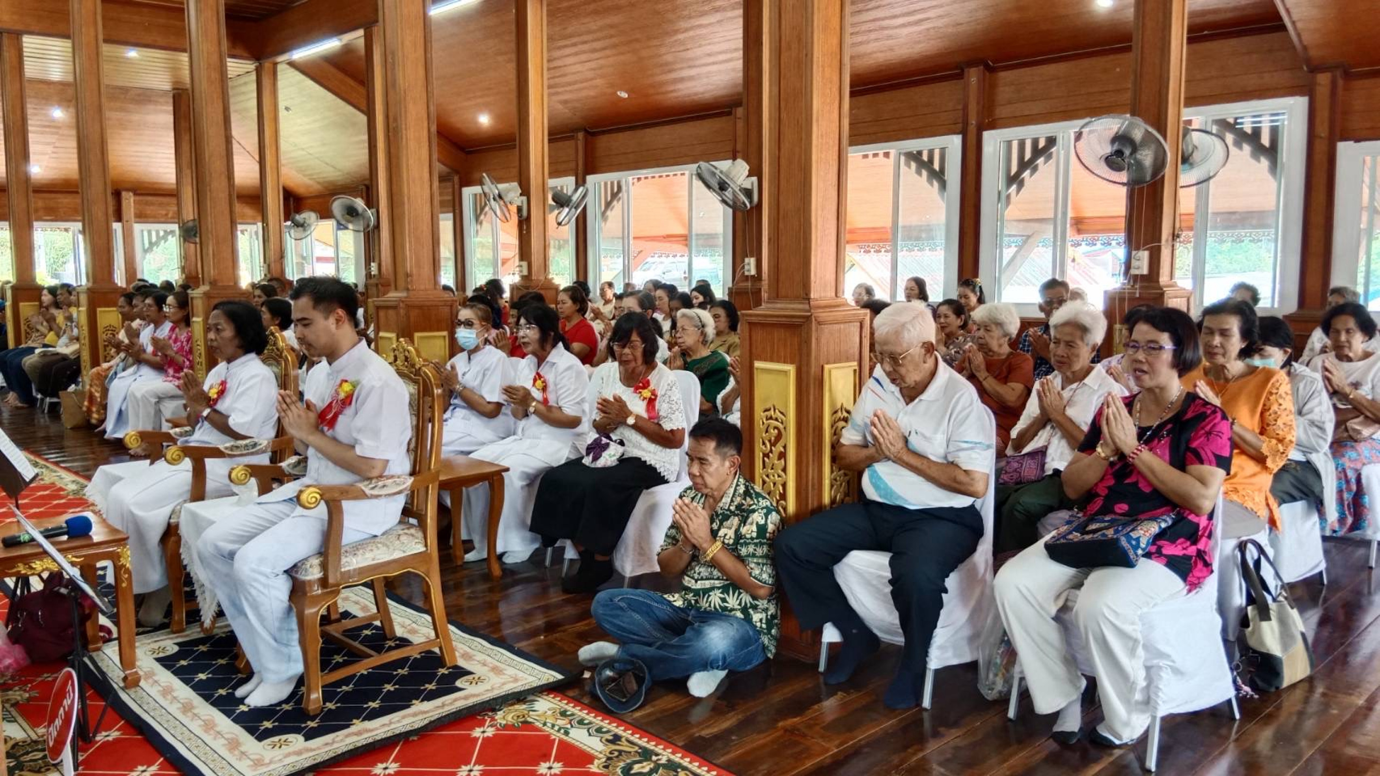 ภาพร่วมพิธีกรรมวัดป่าสวย