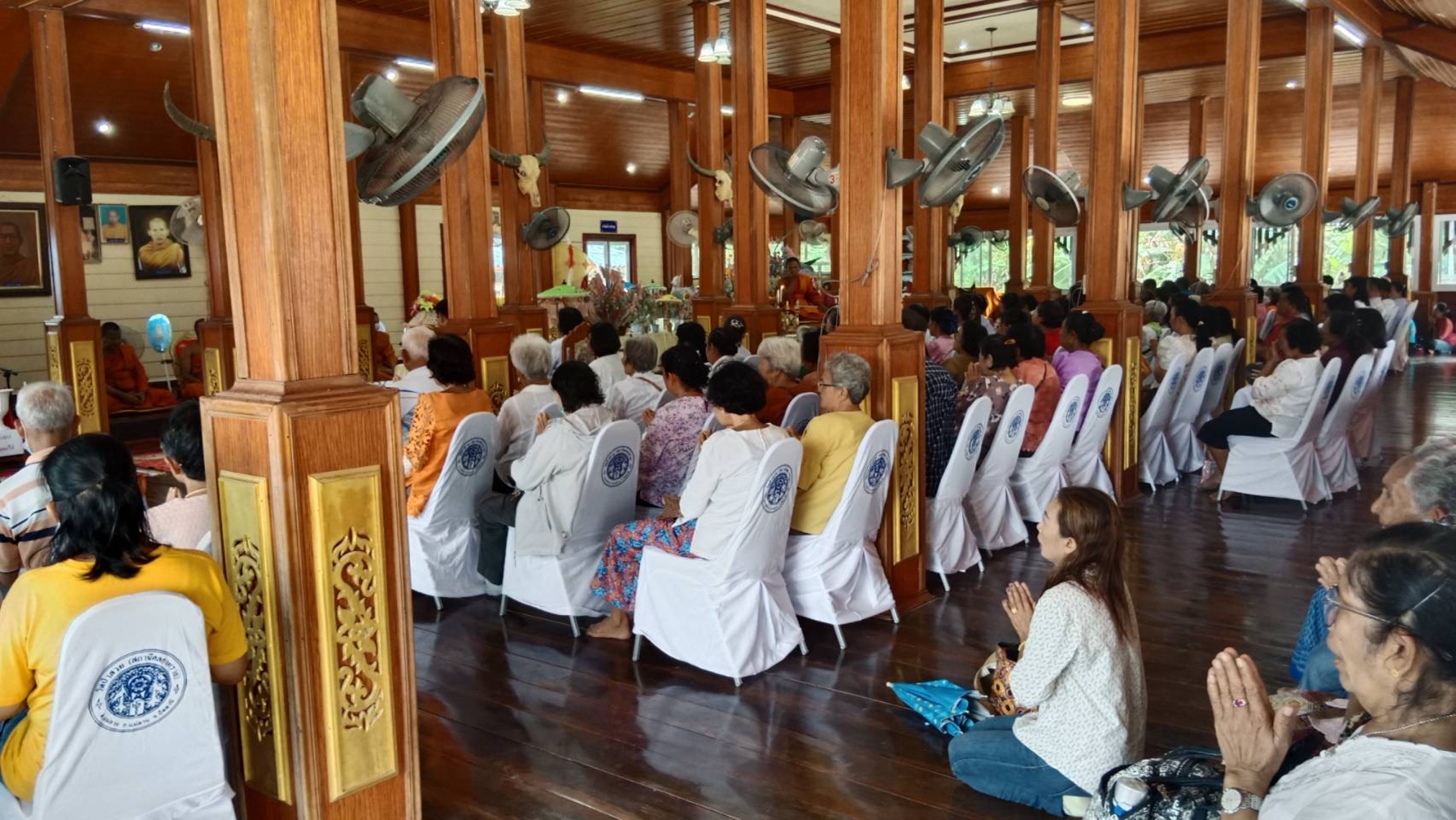 ภาพร่วมพิธีกรรมวัดป่าสวย