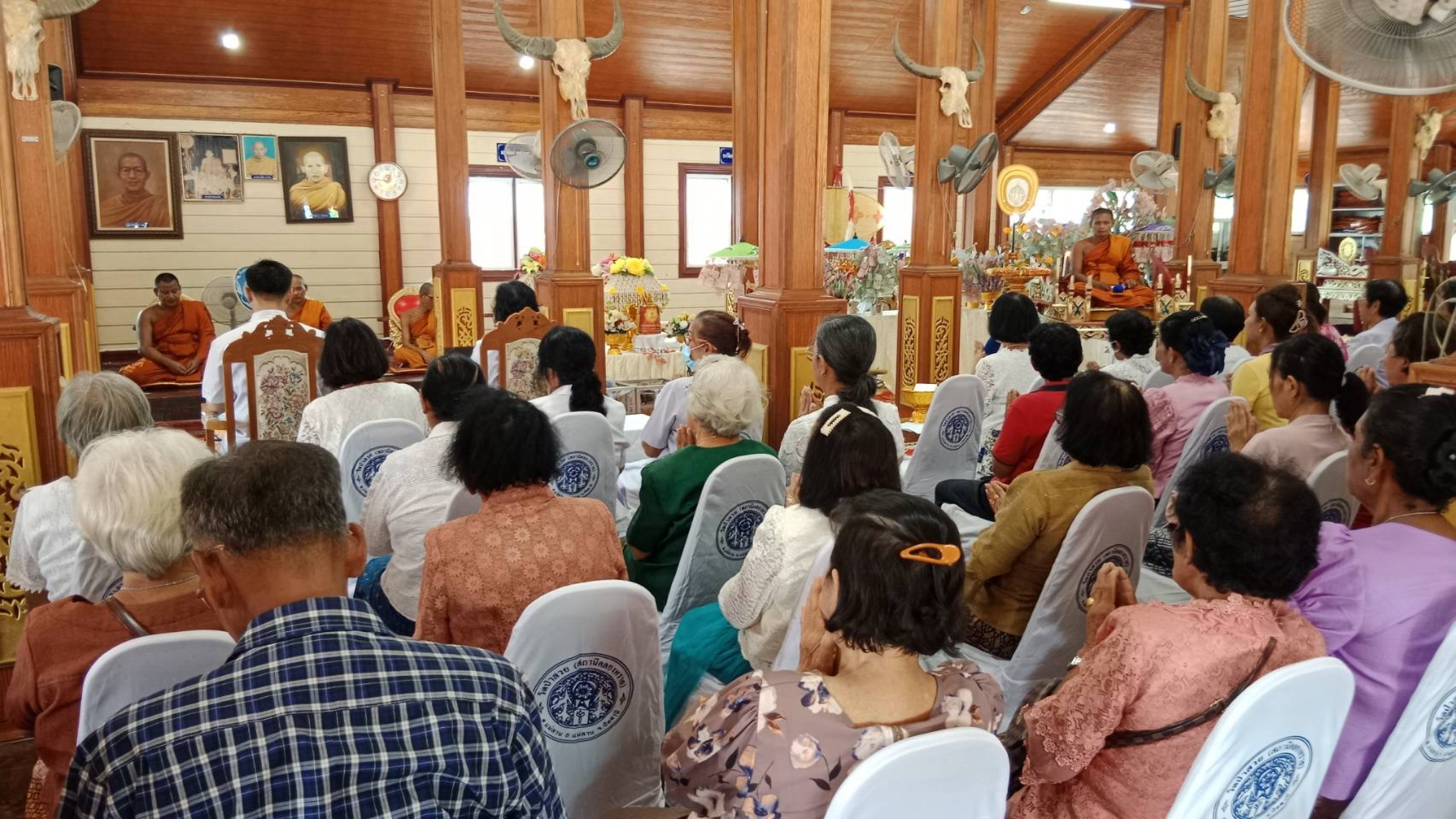 ภาพร่วมพิธีกรรมวัดป่าสวย