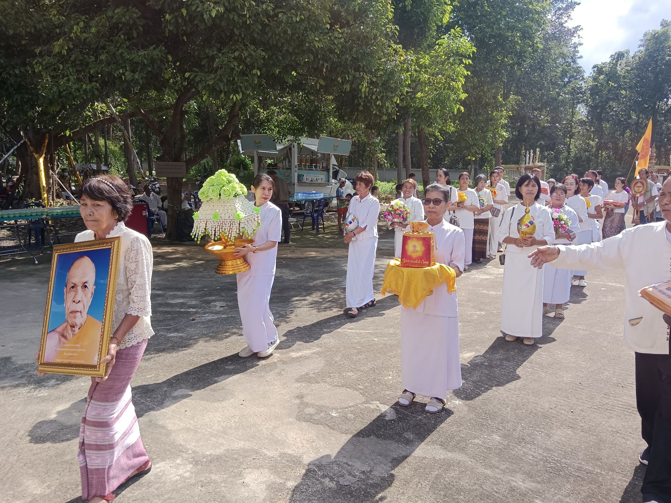 ภาพร่วมขบวนกฐินสำนักสงฆ์อารามป่าไม้