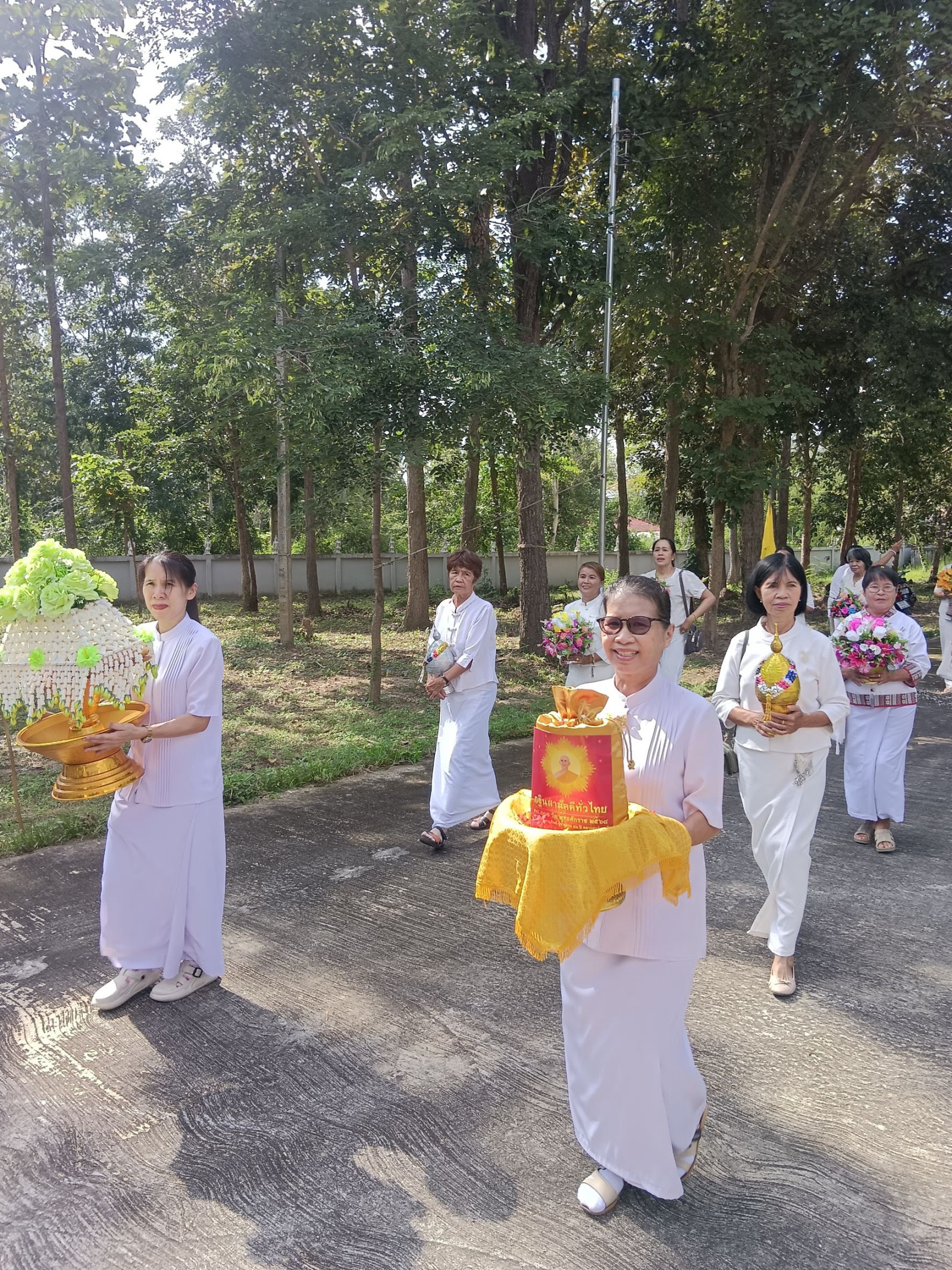 ภาพร่วมพิธีกรรมสำนักสงฆ์อารามป่าไม้