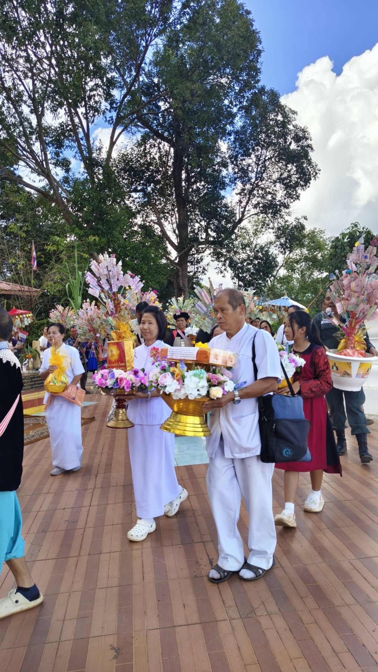 ภาพร่วมขบวนกฐินวัดพระธรรมจาริกห้วยส้าน(ลีซอ)