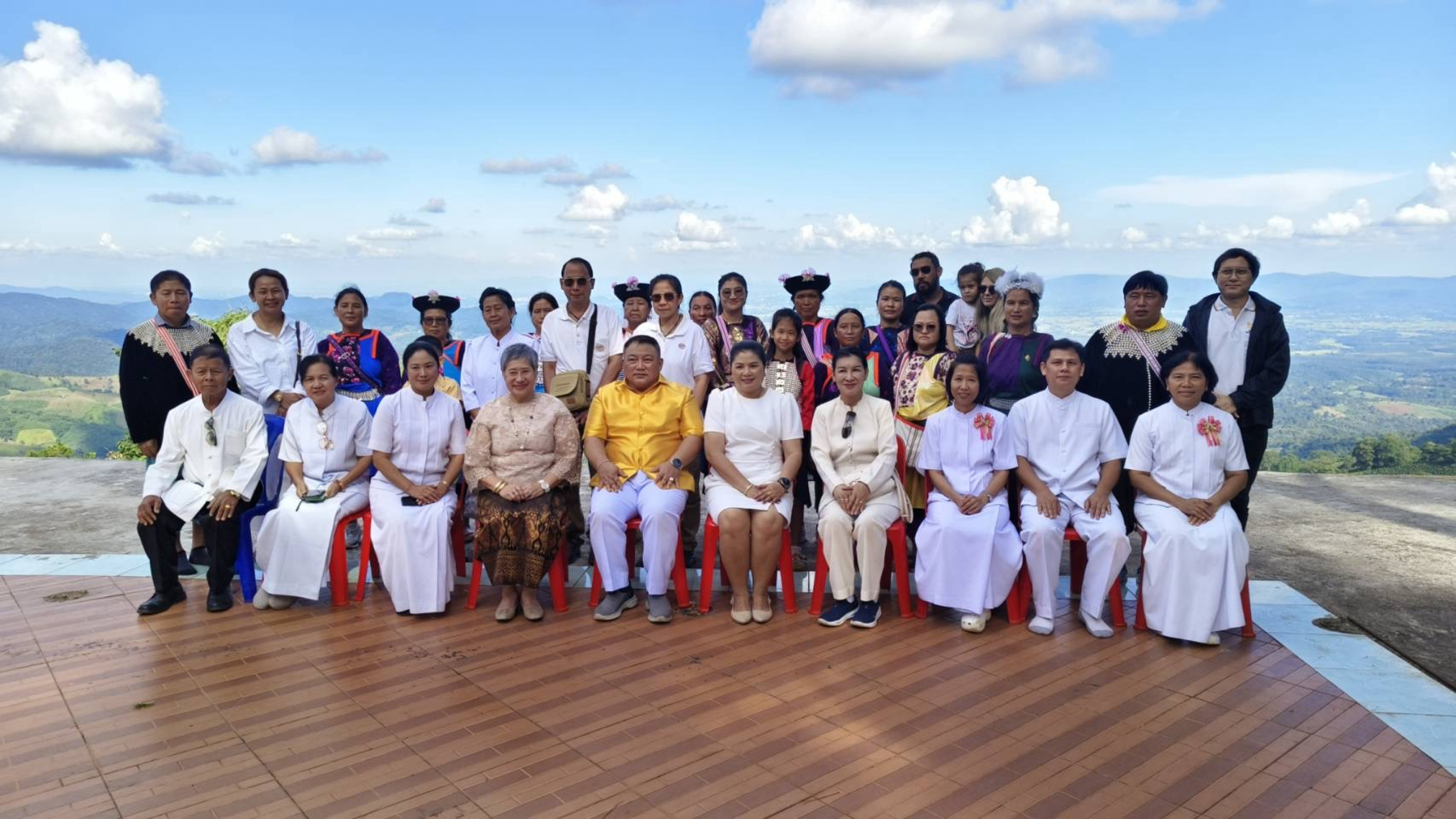 ภาพร่วมพิธีกรรมวัดพระธรรมจาริกห้วยส้าน(ลีซอ)