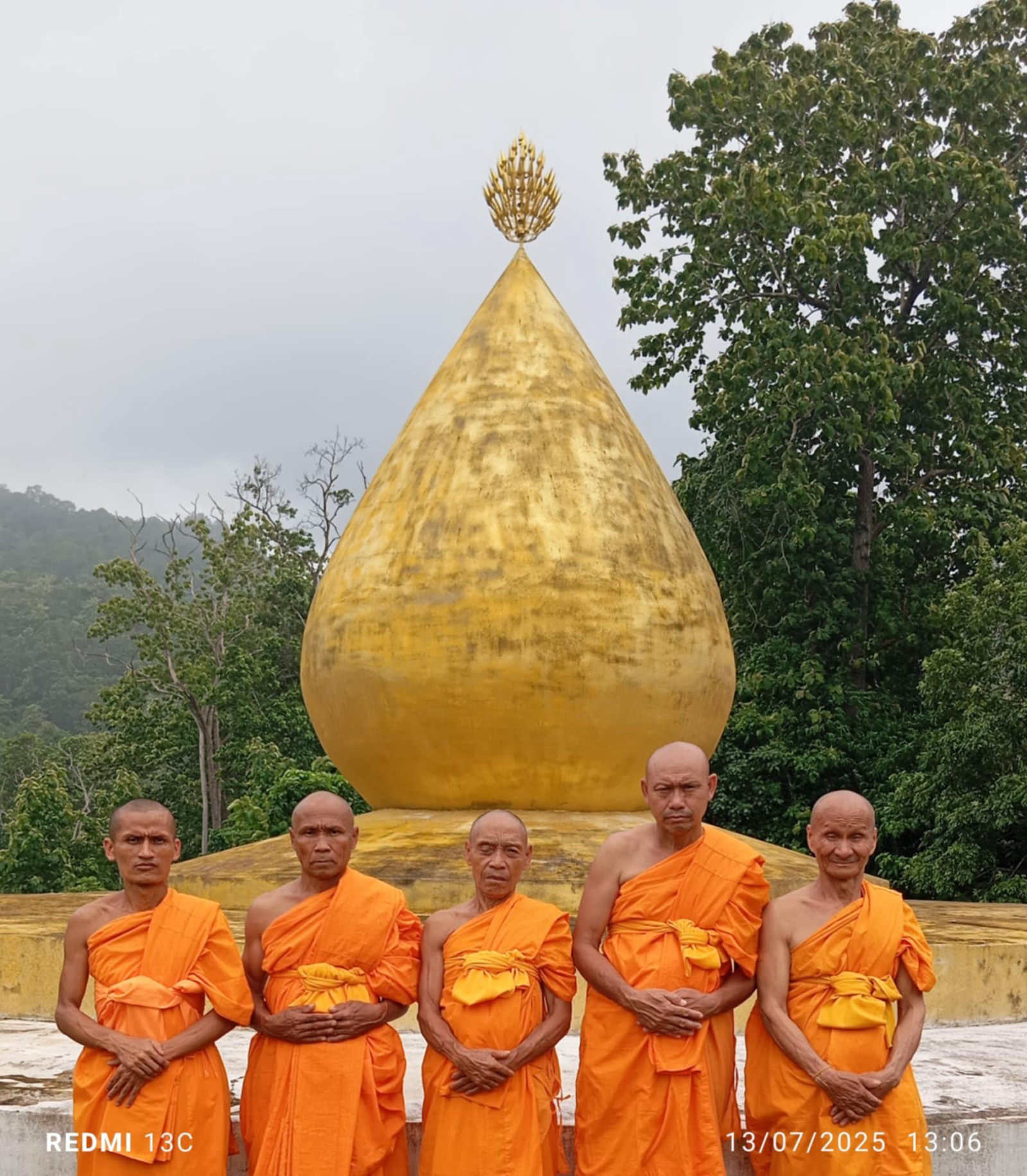 ศูนย์ปฏิบัติธรรมฟ้าริมเงา