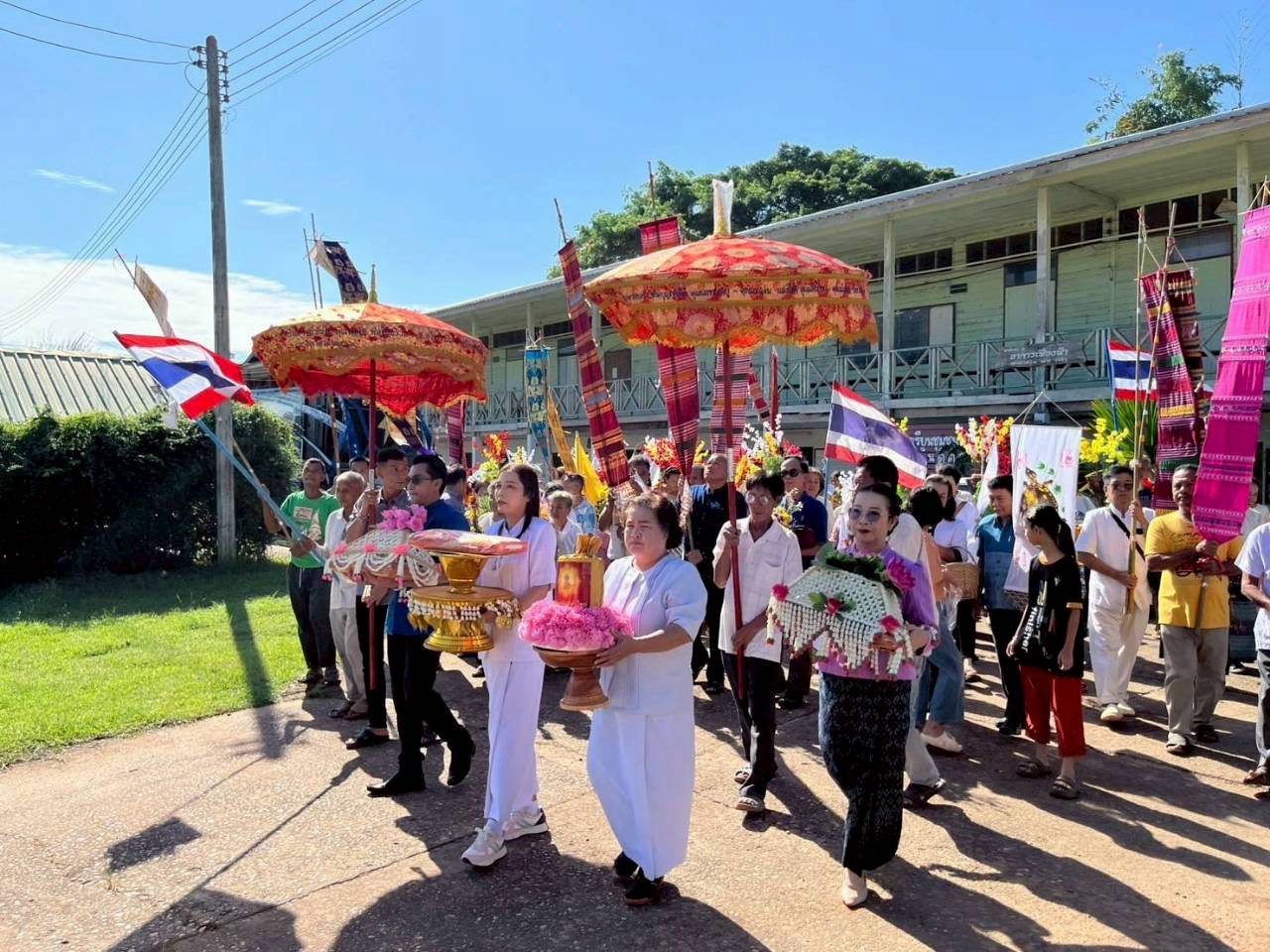 ภาพร่วมพิธีกรรมวัดสามโพธิ์คำ