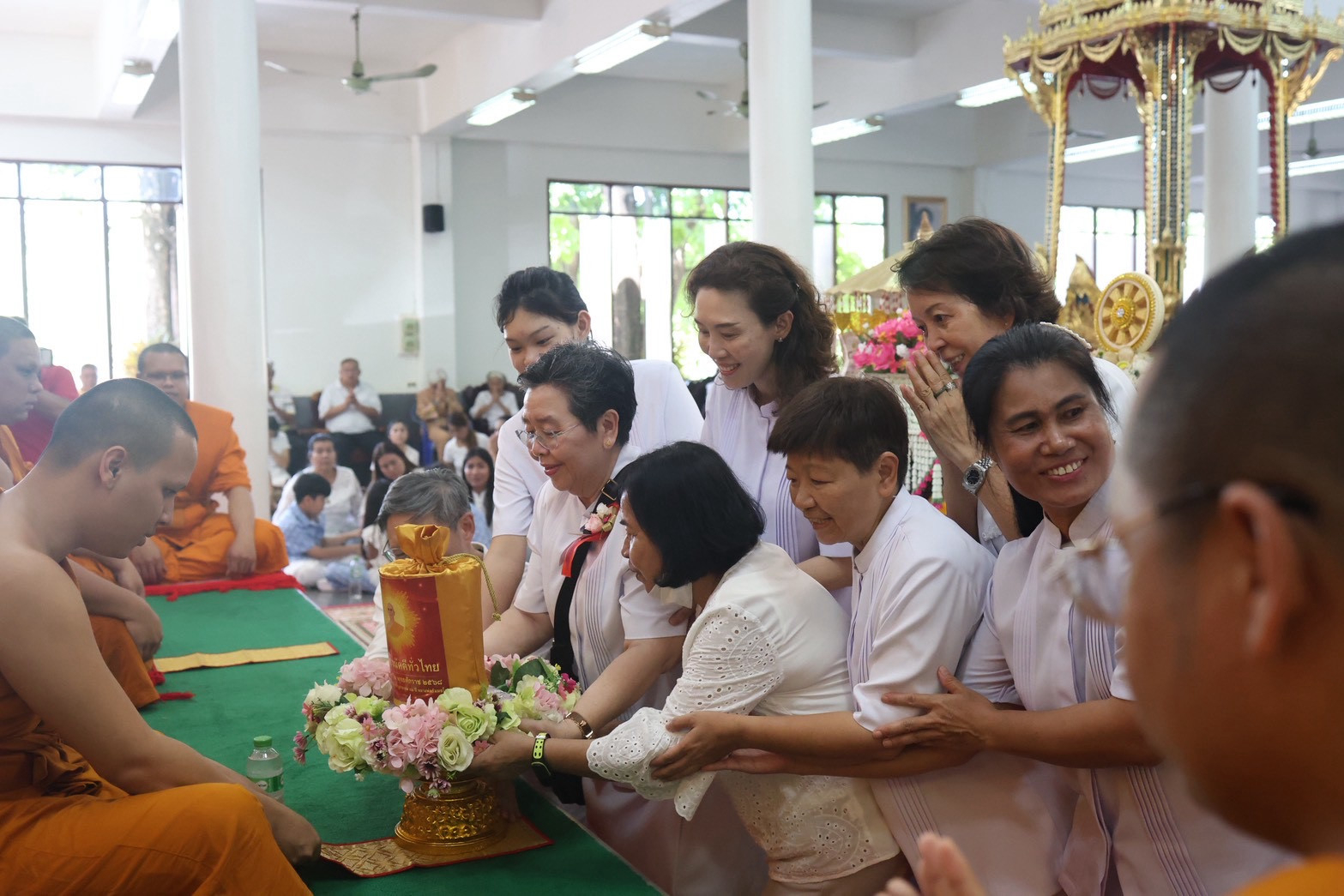 ภาพการถวายปัจจัยวัดคลองครุ