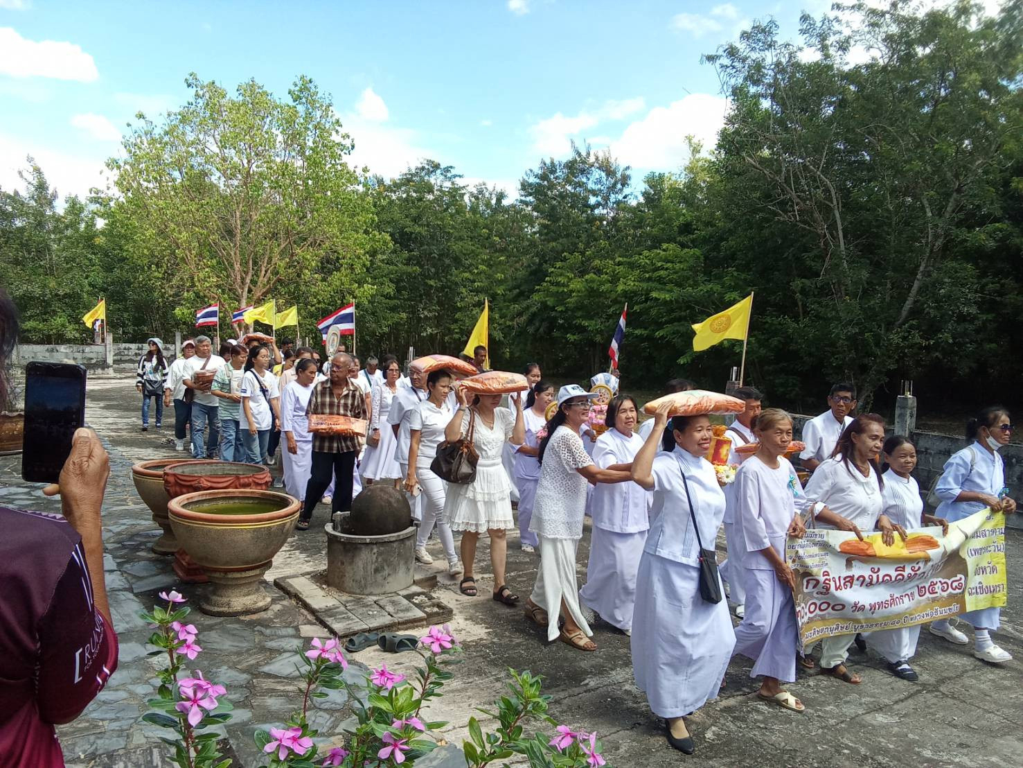 ภาพร่วมขบวนกฐินวัดอ่างเสือดำ