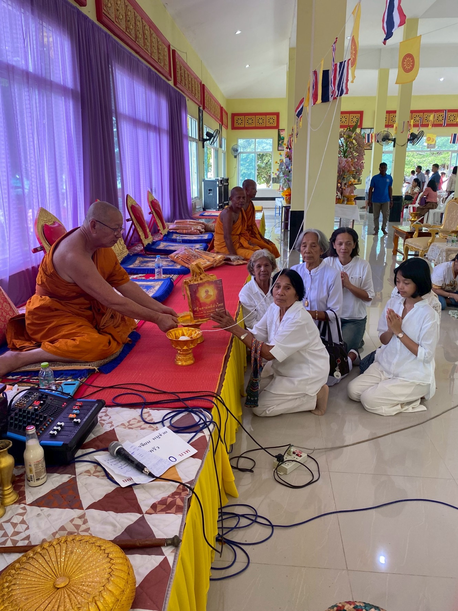 ภาพร่วมพิธีกรรมวัดแหลมบ่อท่อ
