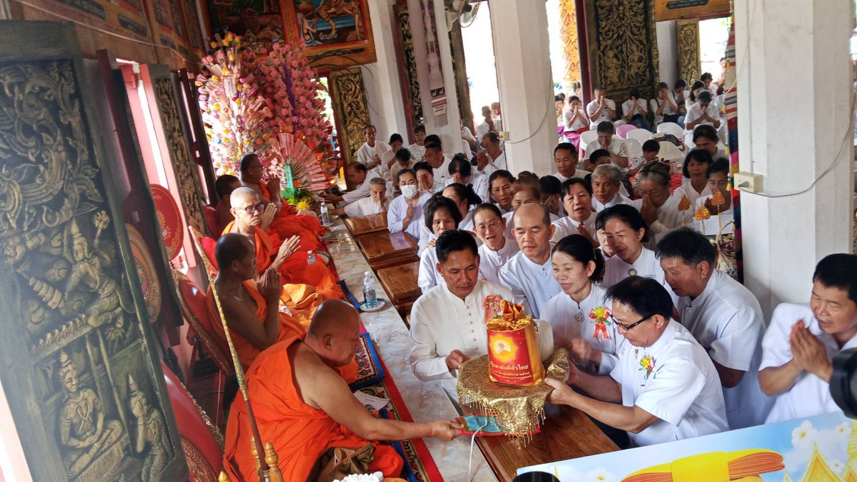 ภาพการถวายปัจจัยวัดศรีดอนชัย(ศรีดอนไชย)
