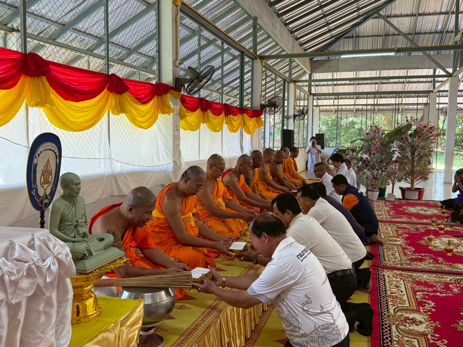 ภาพร่วมพิธีกรรมวัดห้วยน้ำเย็น