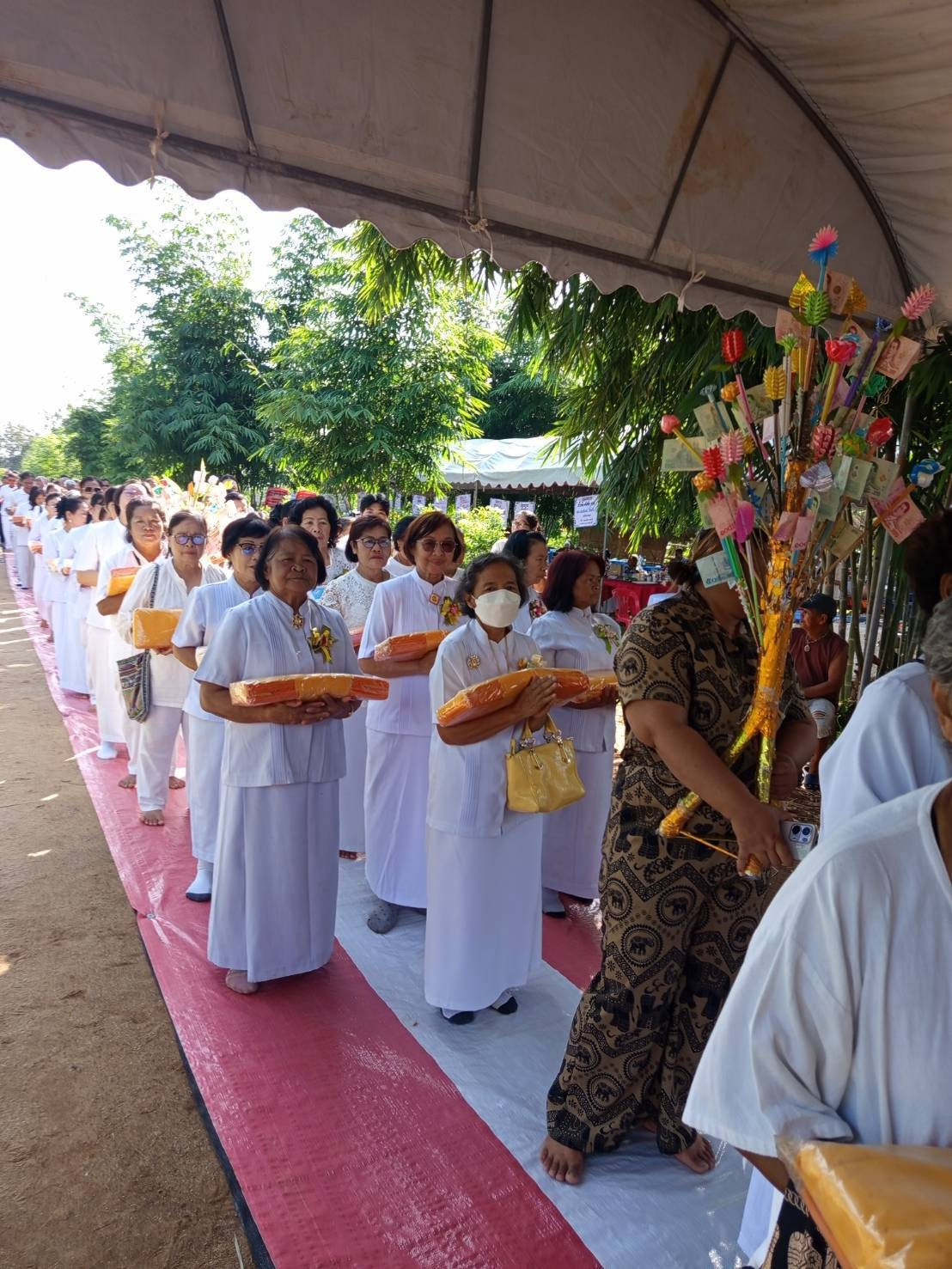 ภาพร่วมขบวนกฐินธุดงคสถานวังทรายพูน