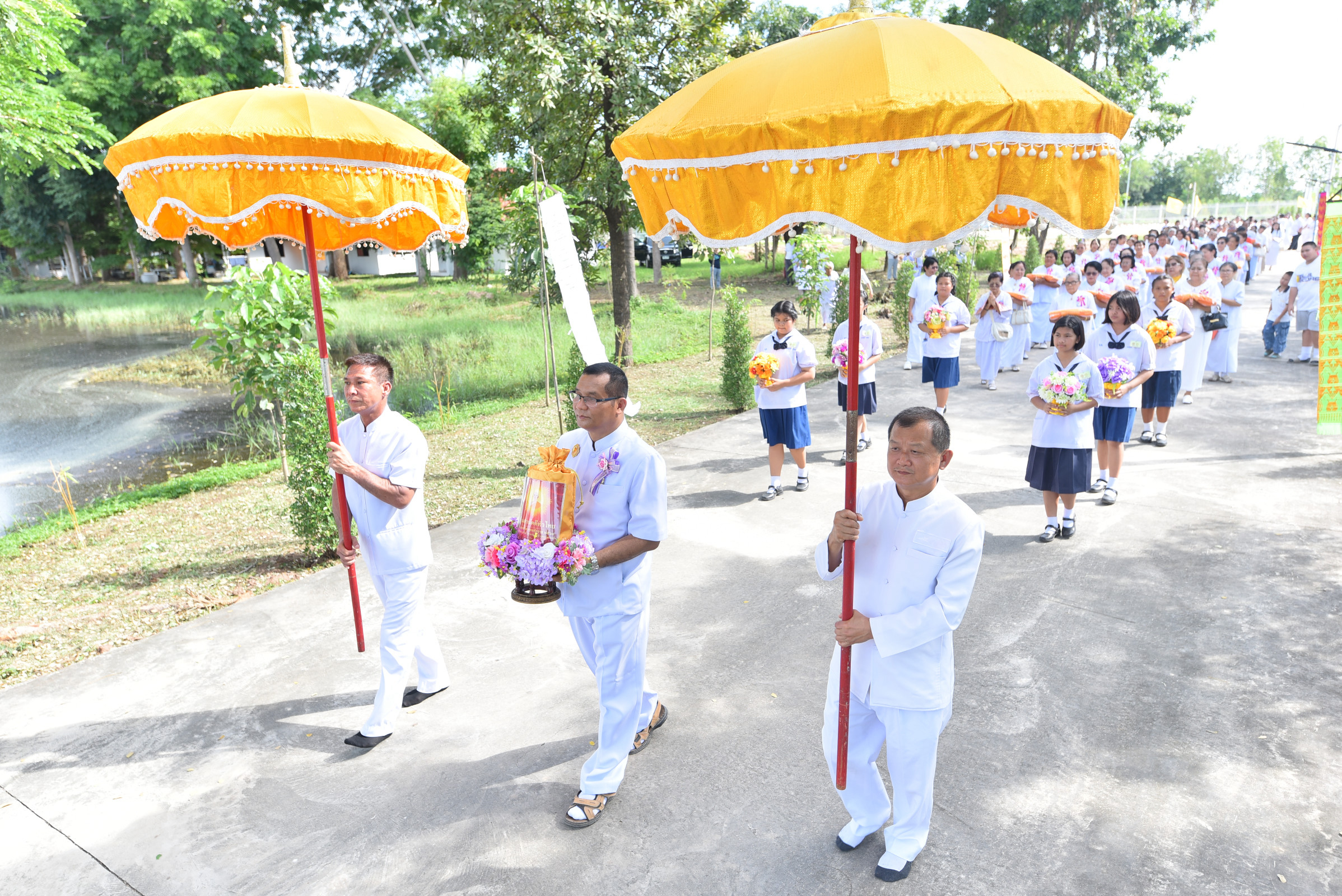 ภาพร่วมขบวนกฐินธุดงคสถานนครสวรรค์