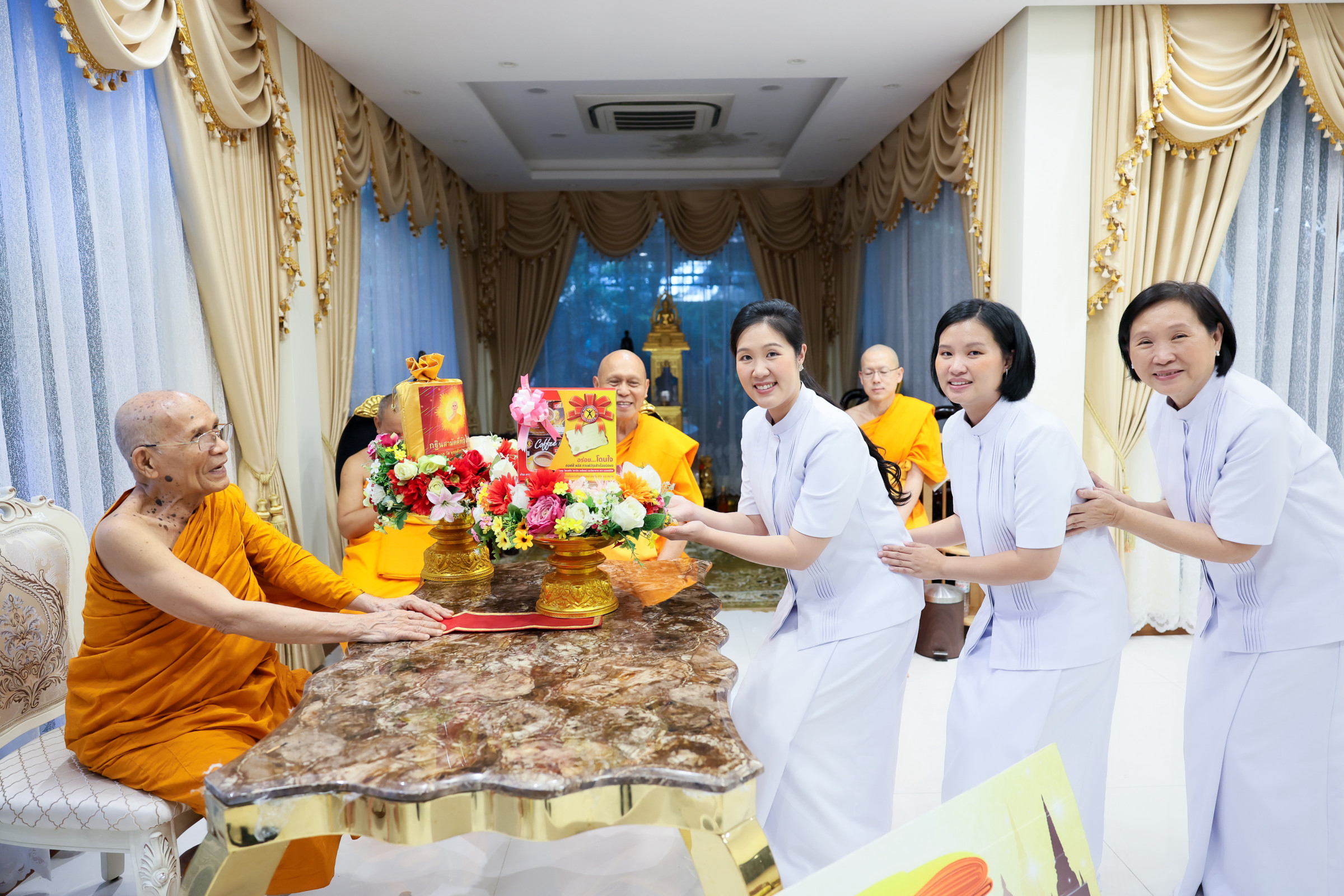 ภาพร่วมขบวนกฐินวัดหัวลำโพง