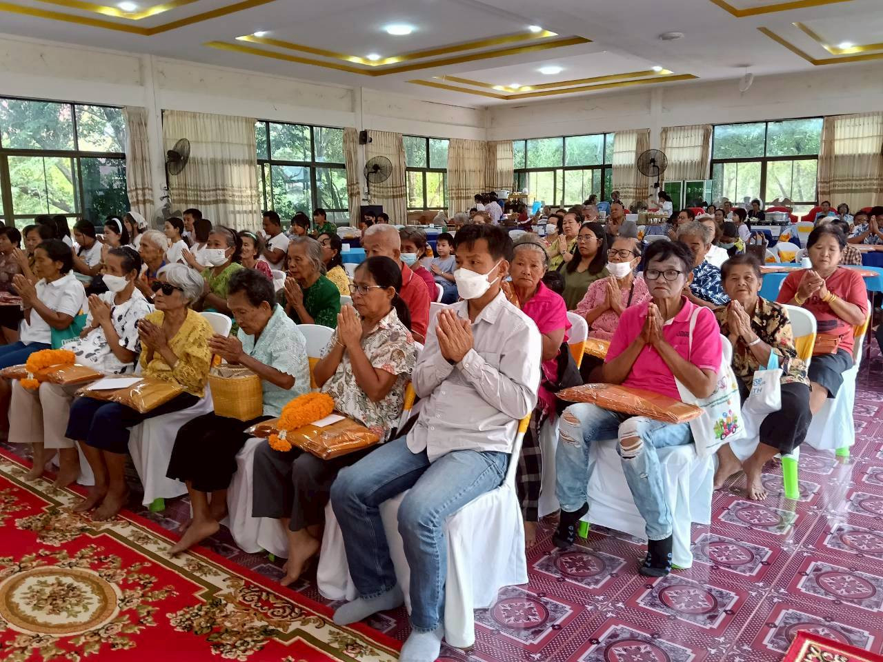 ภาพร่วมพิธีกรรมวัดโฉมศรี