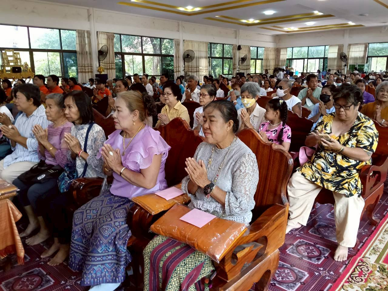 ภาพร่วมพิธีกรรมวัดโฉมศรี