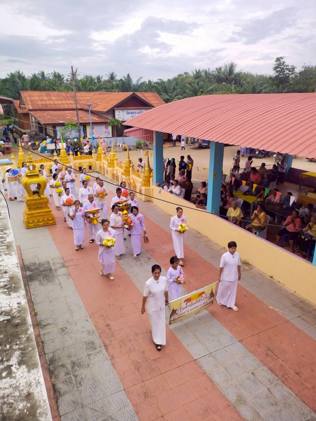 ภาพร่วมพิธีกรรมวัดพระเกิด