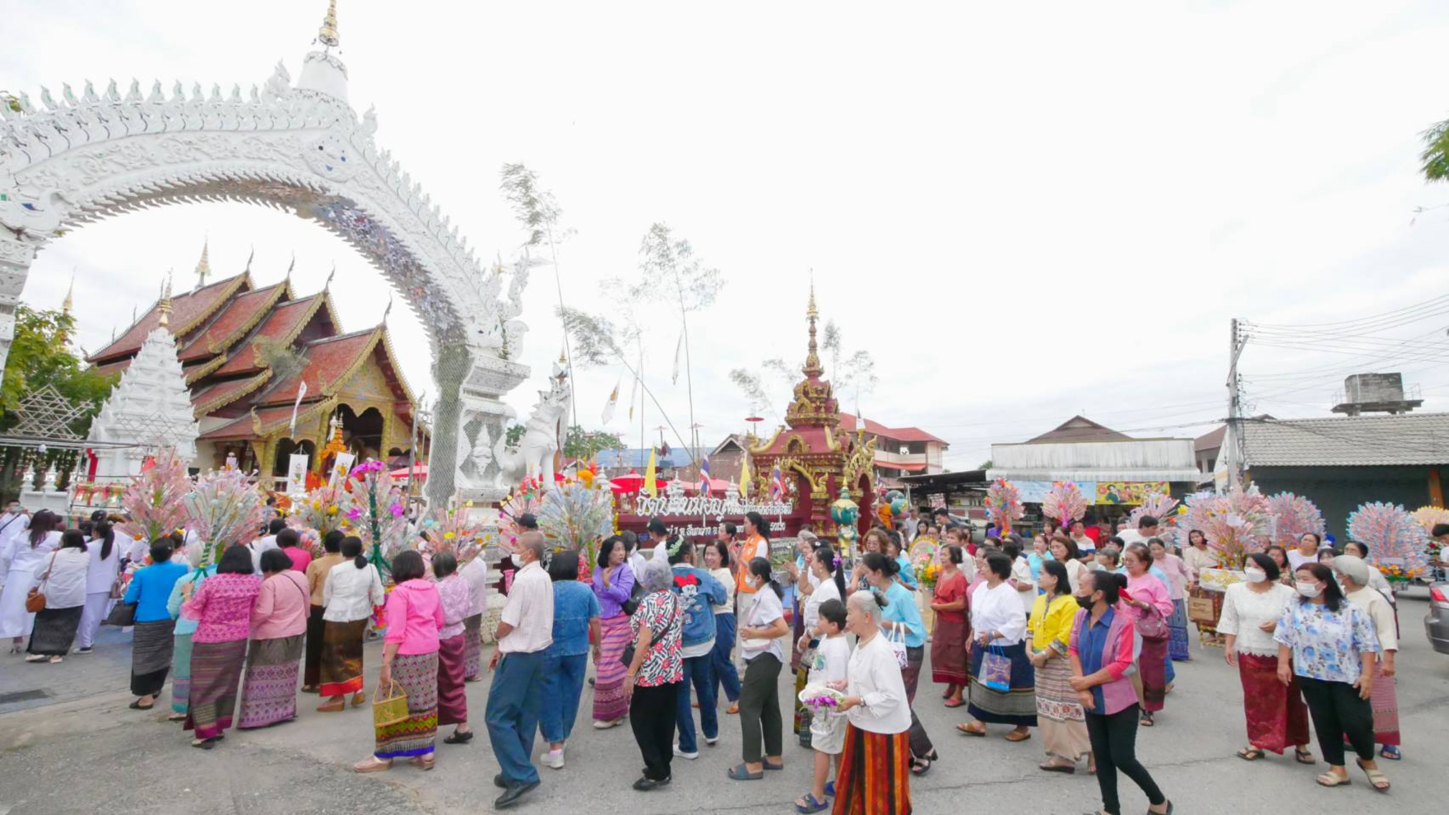 ภาพร่วมพิธีกรรมวัดบ้านมอญ