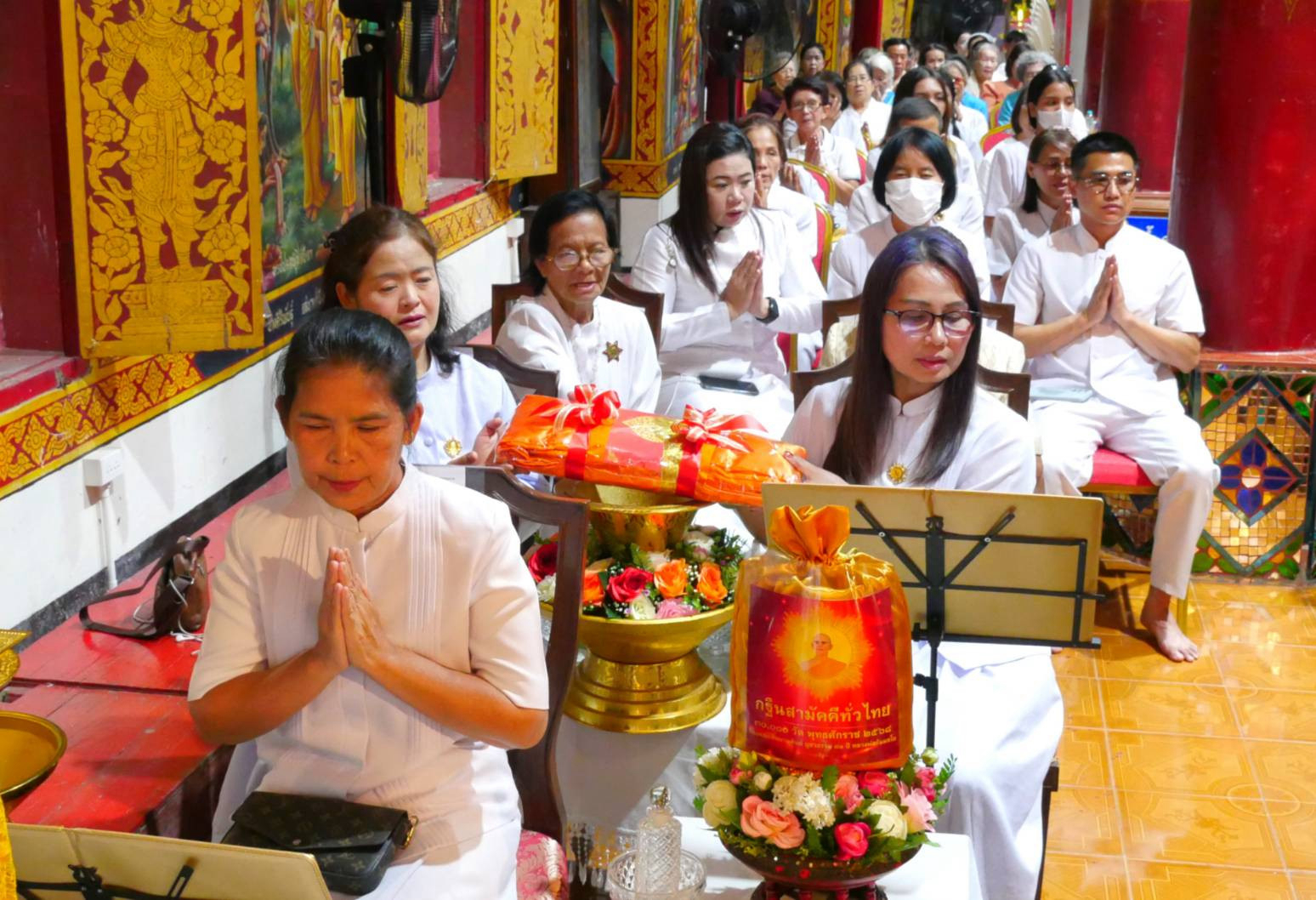ภาพร่วมพิธีกรรมวัดบ้านมอญ