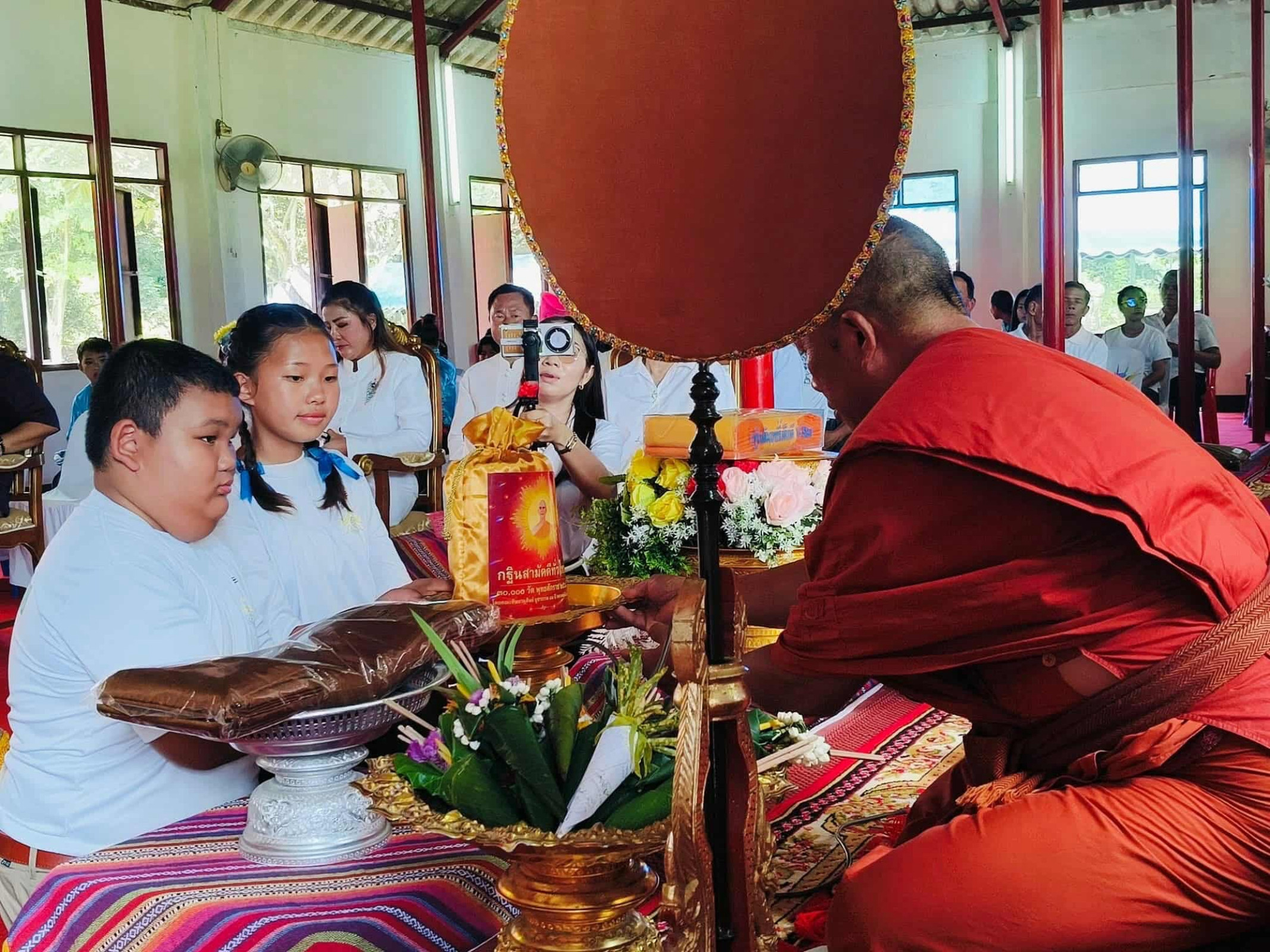 ภาพการถวายปัจจัยวัดหนองโจง