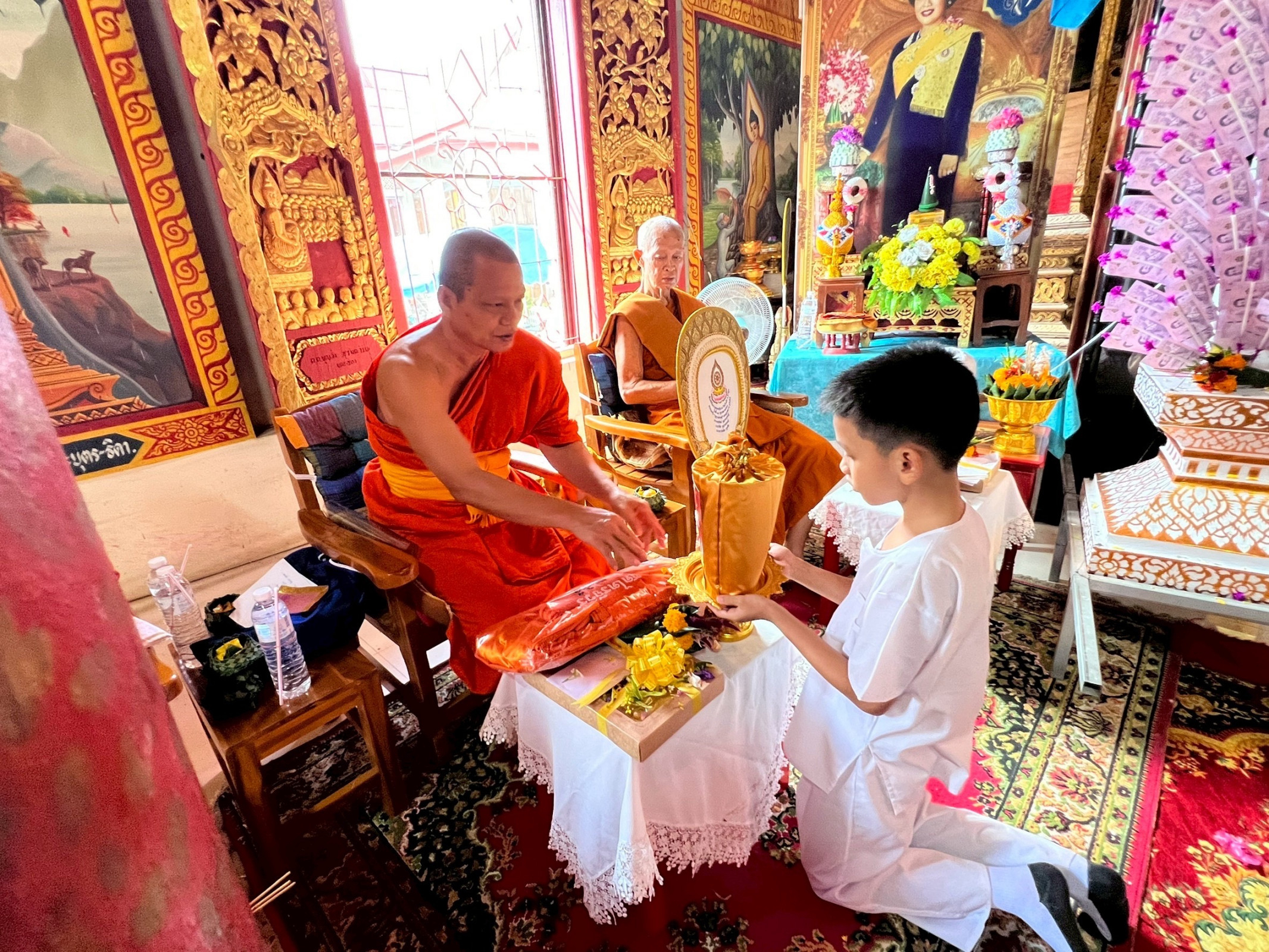 ภาพการถวายปัจจัยวัดบ้านไร่(บ้านไร่หลวง)