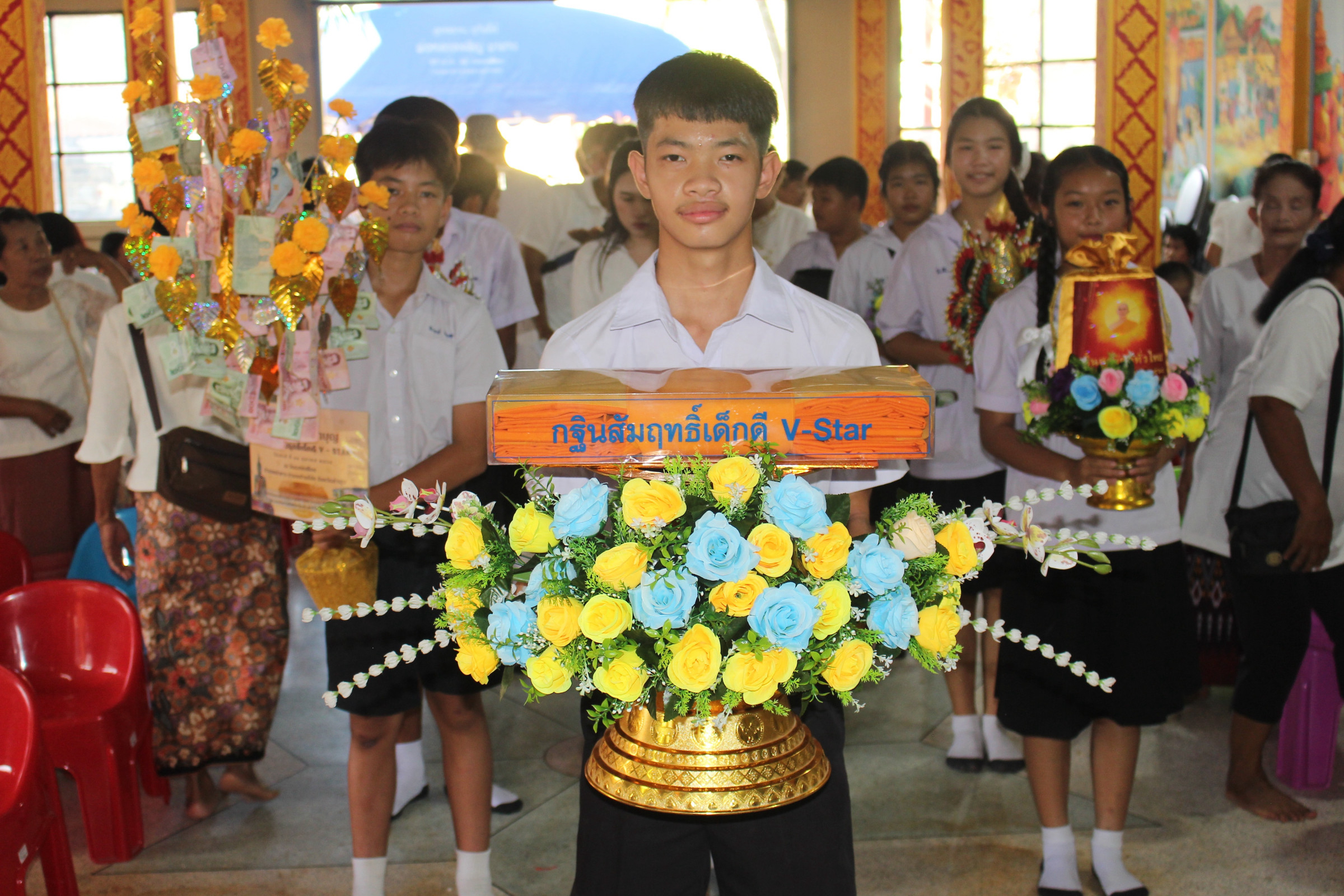 ภาพร่วมขบวนกฐินวัดดงมะเฟือง