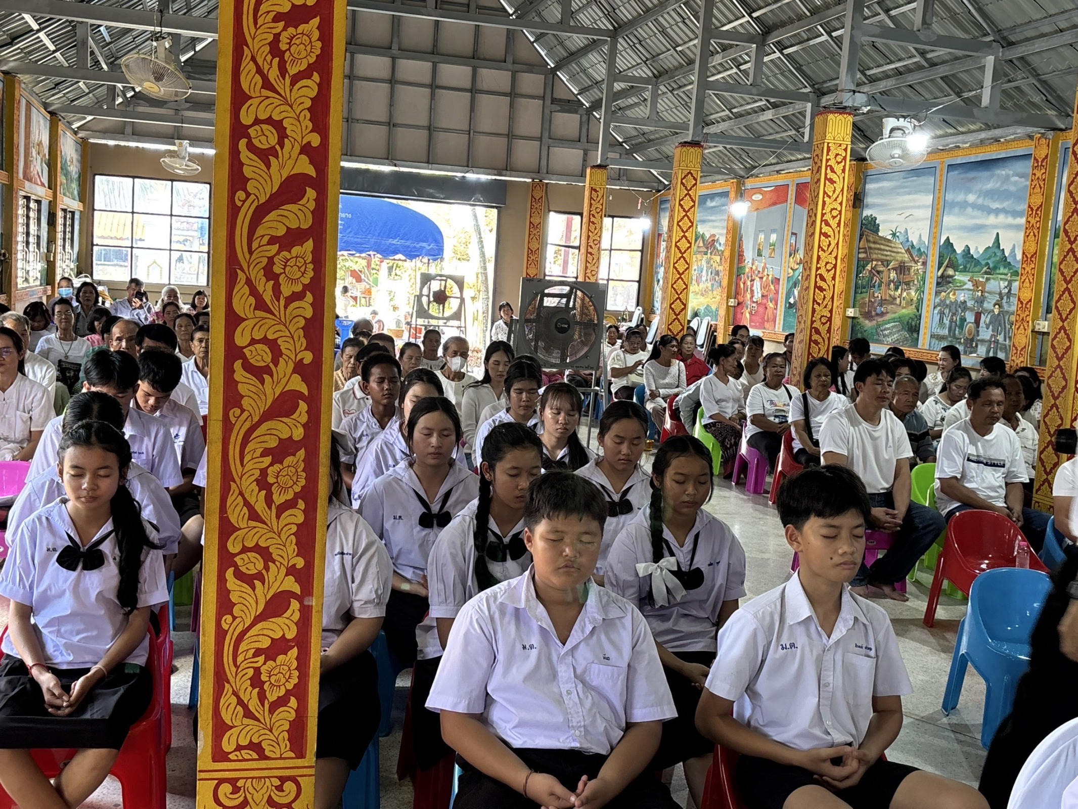 ภาพร่วมพิธีกรรมวัดดงมะเฟือง