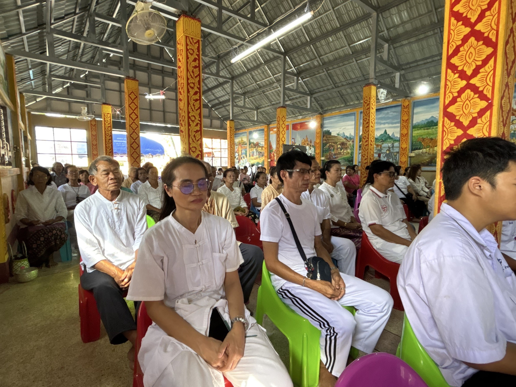 ภาพร่วมพิธีกรรมวัดดงมะเฟือง