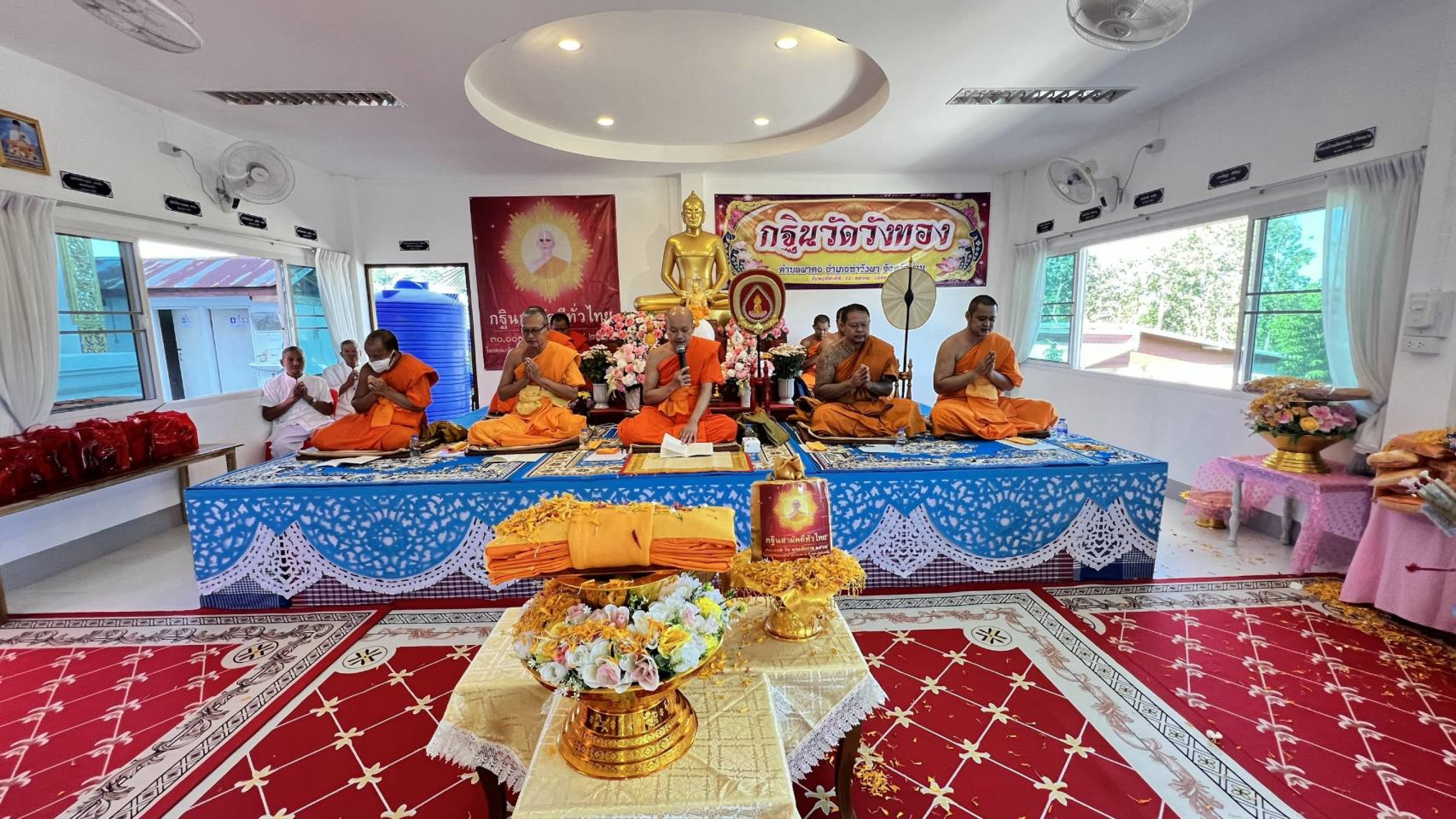 ภาพร่วมพิธีกรรมวัดวังทอง