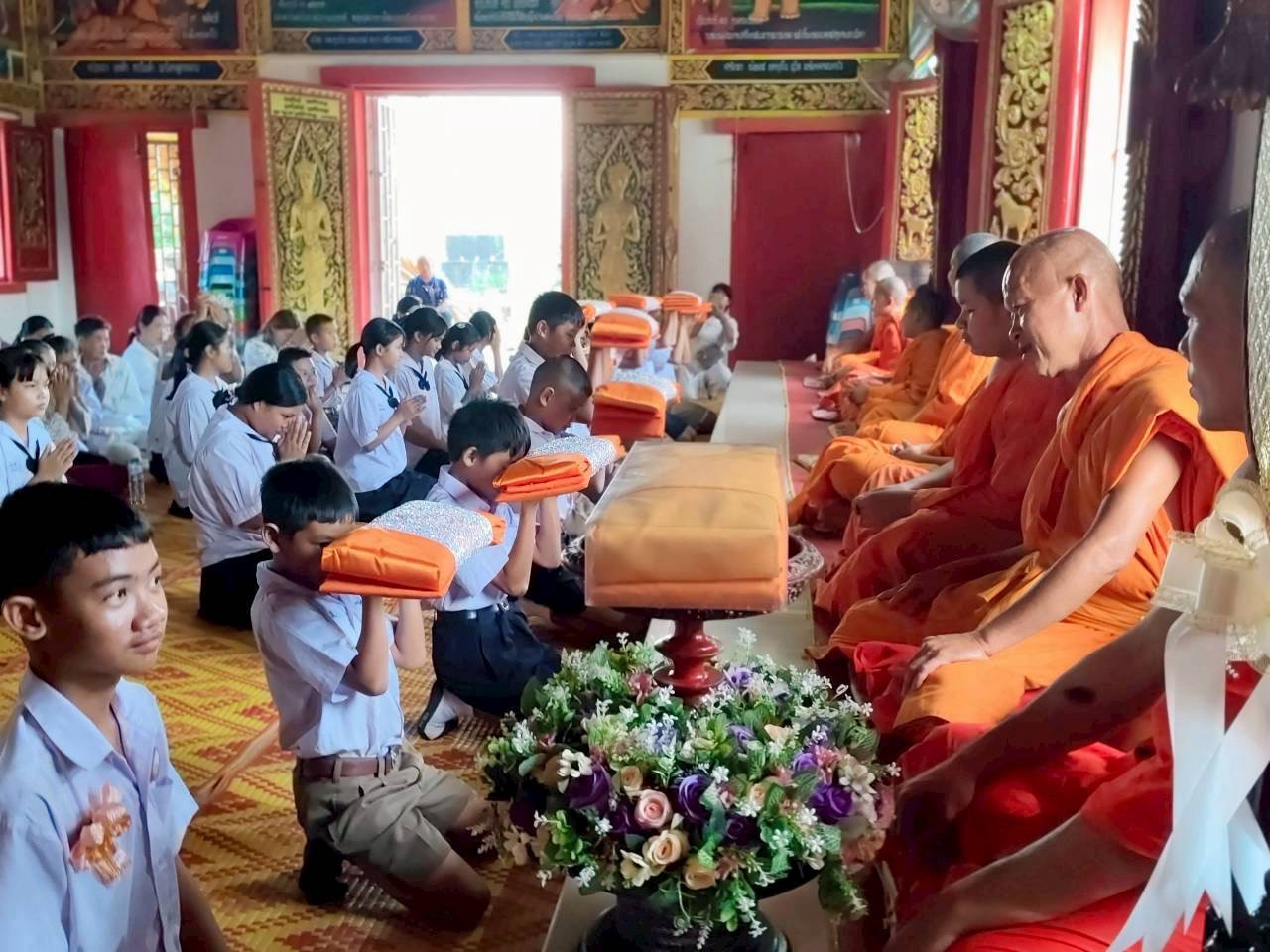 ภาพร่วมพิธีกรรมวัดร่องดู่