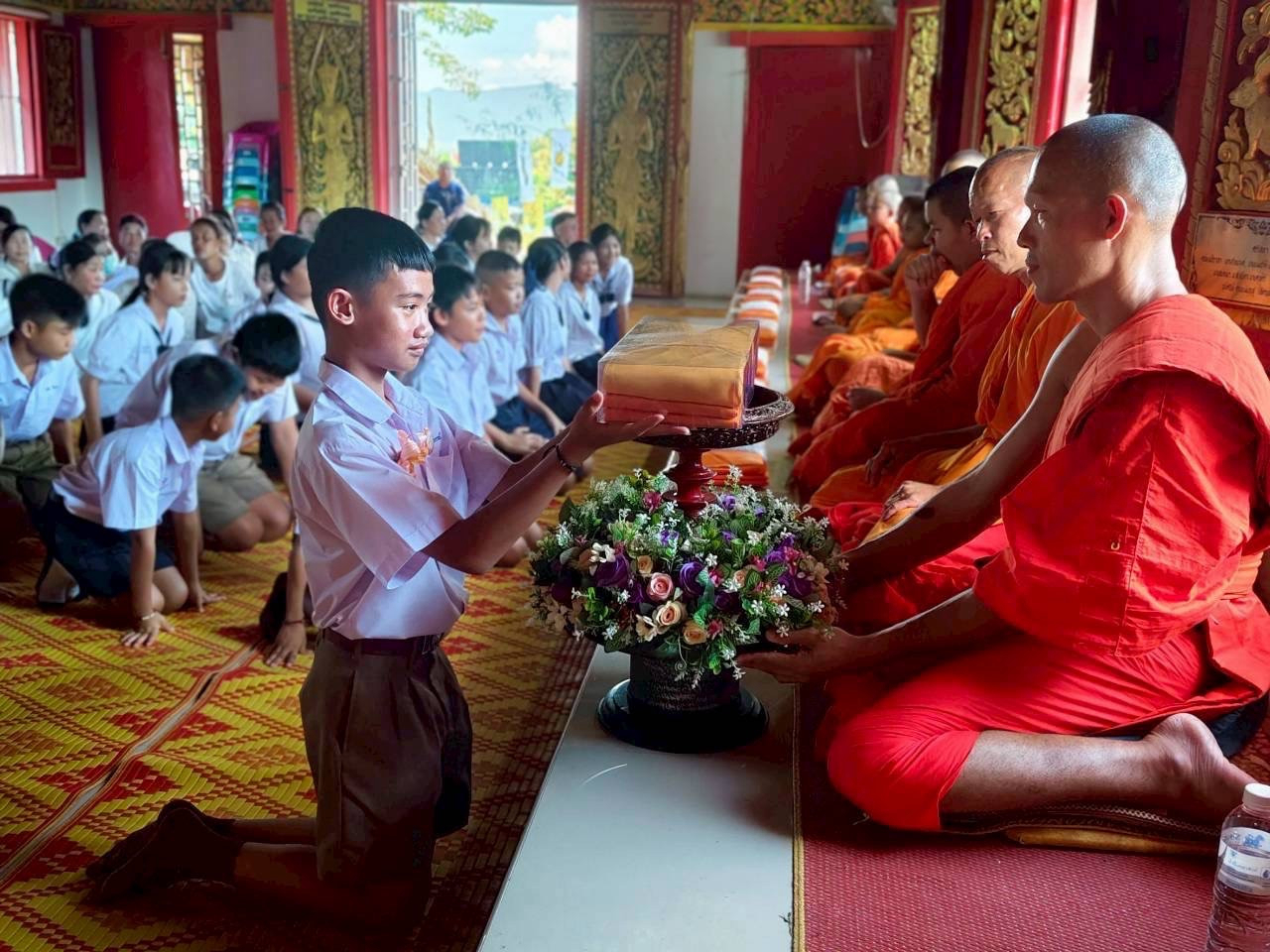 ภาพร่วมพิธีกรรมวัดร่องดู่