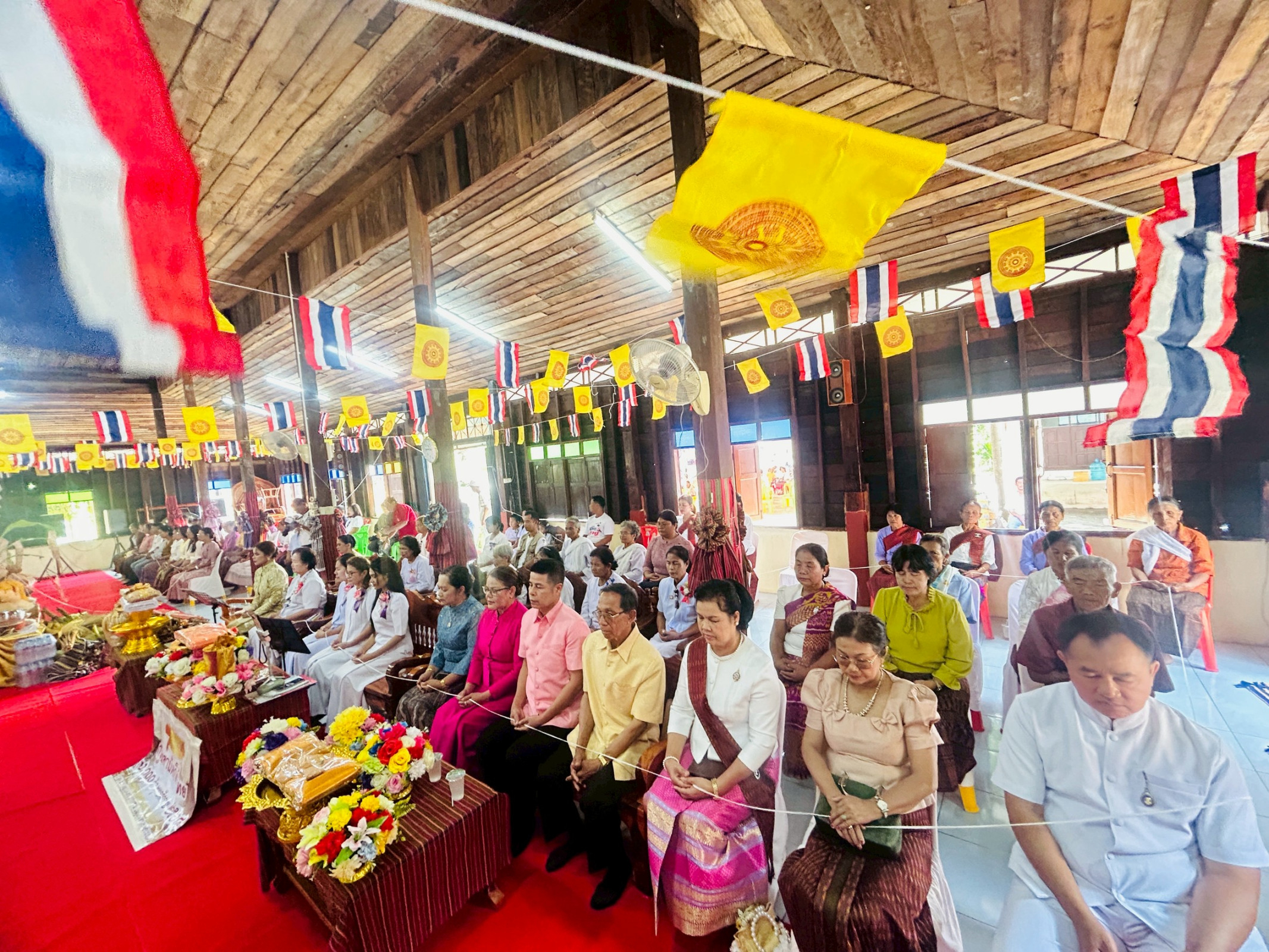 ภาพร่วมพิธีกรรมวัดสระแก้ว