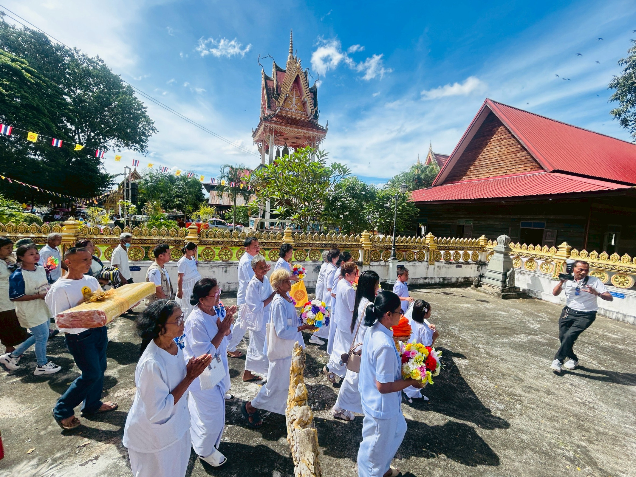 ภาพร่วมพิธีกรรมวัดสระแก้ว